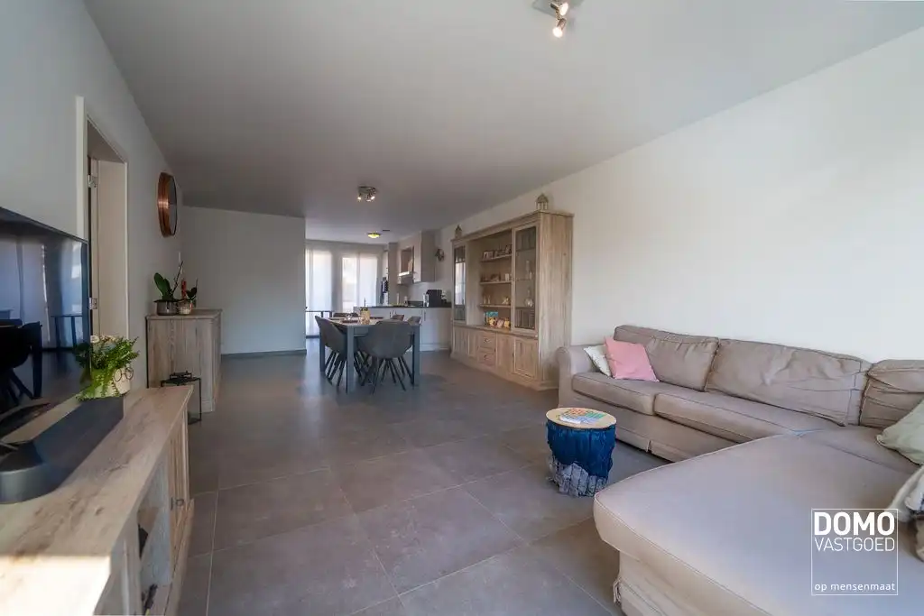 RUIM GELIJKVLOERS APPARTEMENT MET 2 SLAAPKAMERS, TERRAS EN PARKEERGELEGENHEID TE HASSELT (SINT-LAMBRECHTS-HERK) foto 2