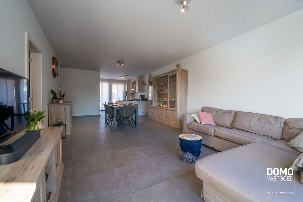 RUIM GELIJKVLOERS APPARTEMENT MET 2 SLAAPKAMERS, TERRAS EN PARKEERGELEGENHEID TE HASSELT (SINT-LAMBRECHTS-HERK) foto 2