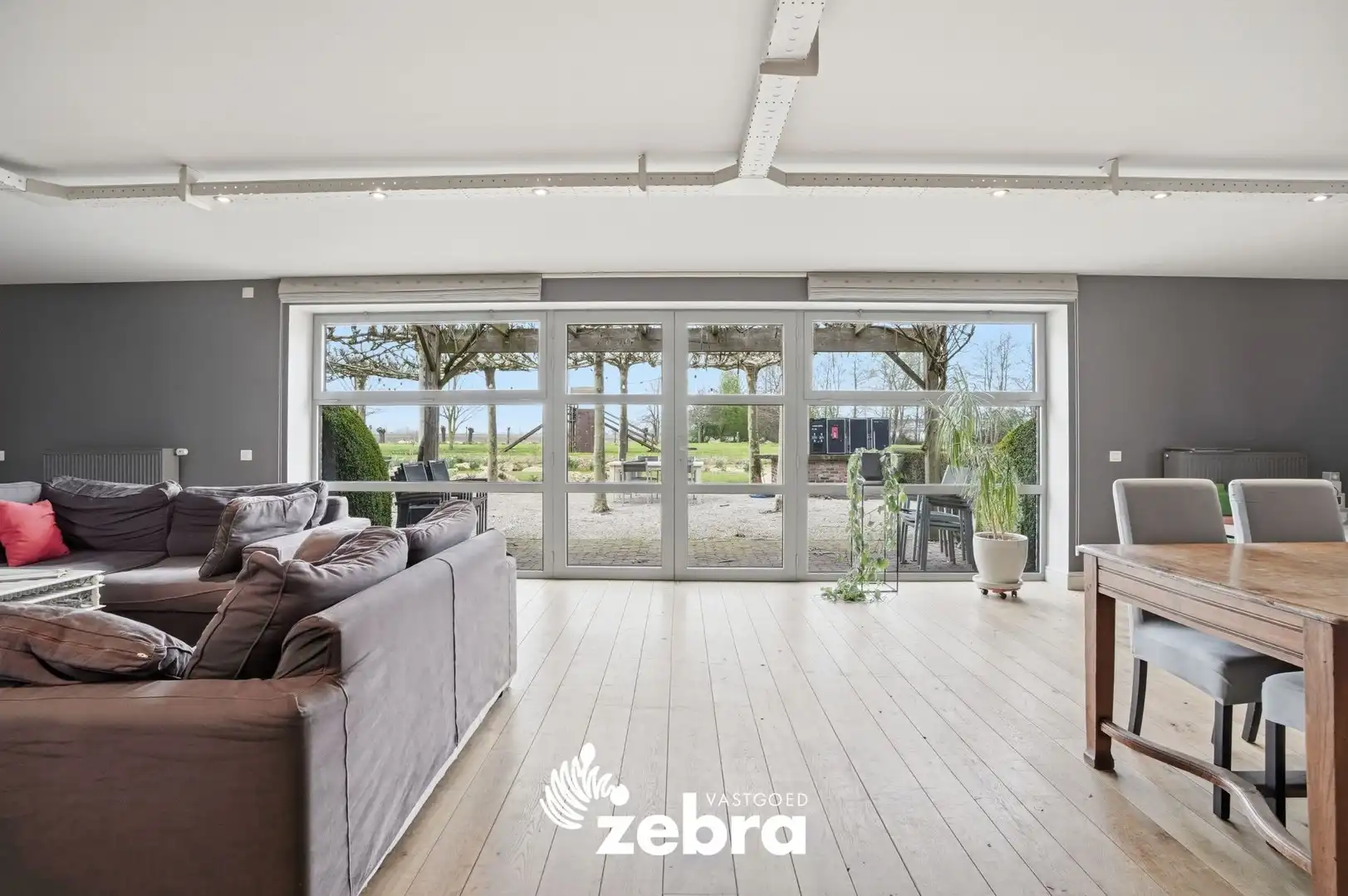 Ruime villa op een prachtig perceel van 11.110m² in groene omgeving! foto 11