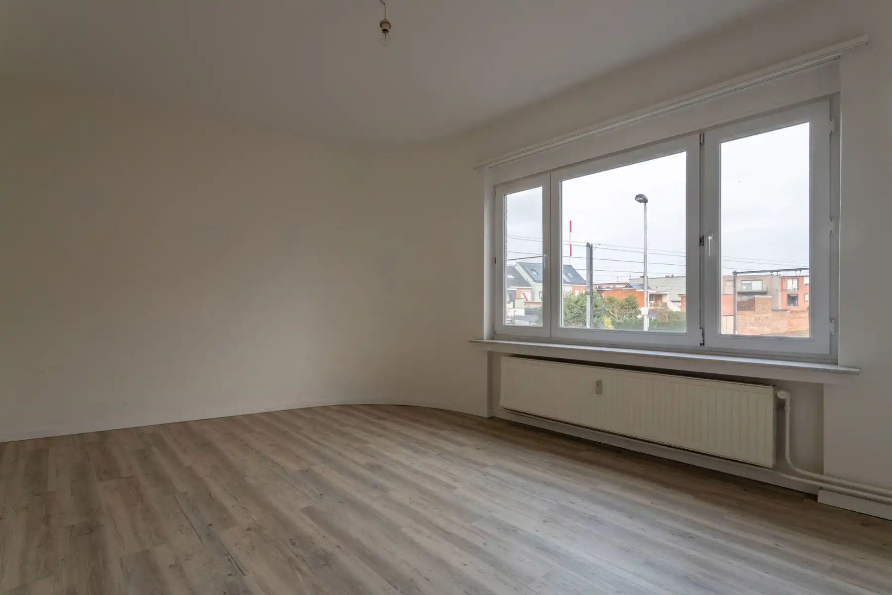 Lichtrijk en instapklaar appartement te Hemiksem. foto 5