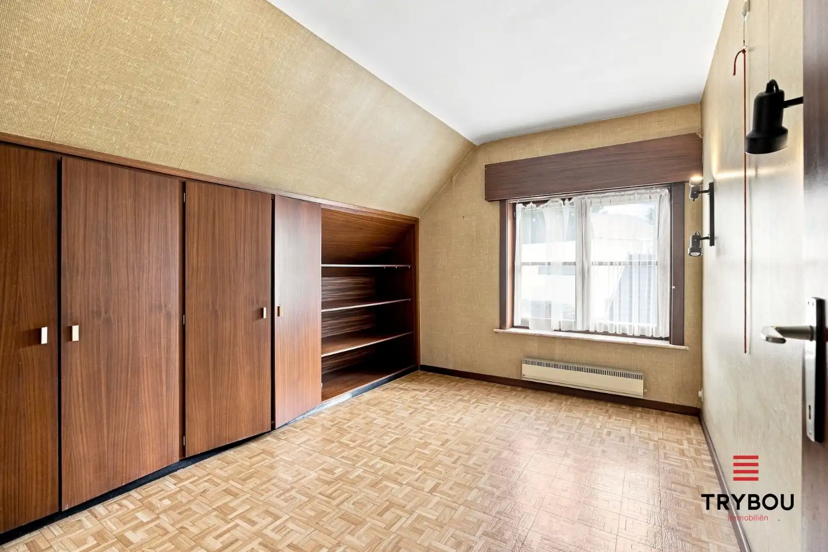 Ruime alleenstaande villa op een royaal perceel van 1265m² foto 14