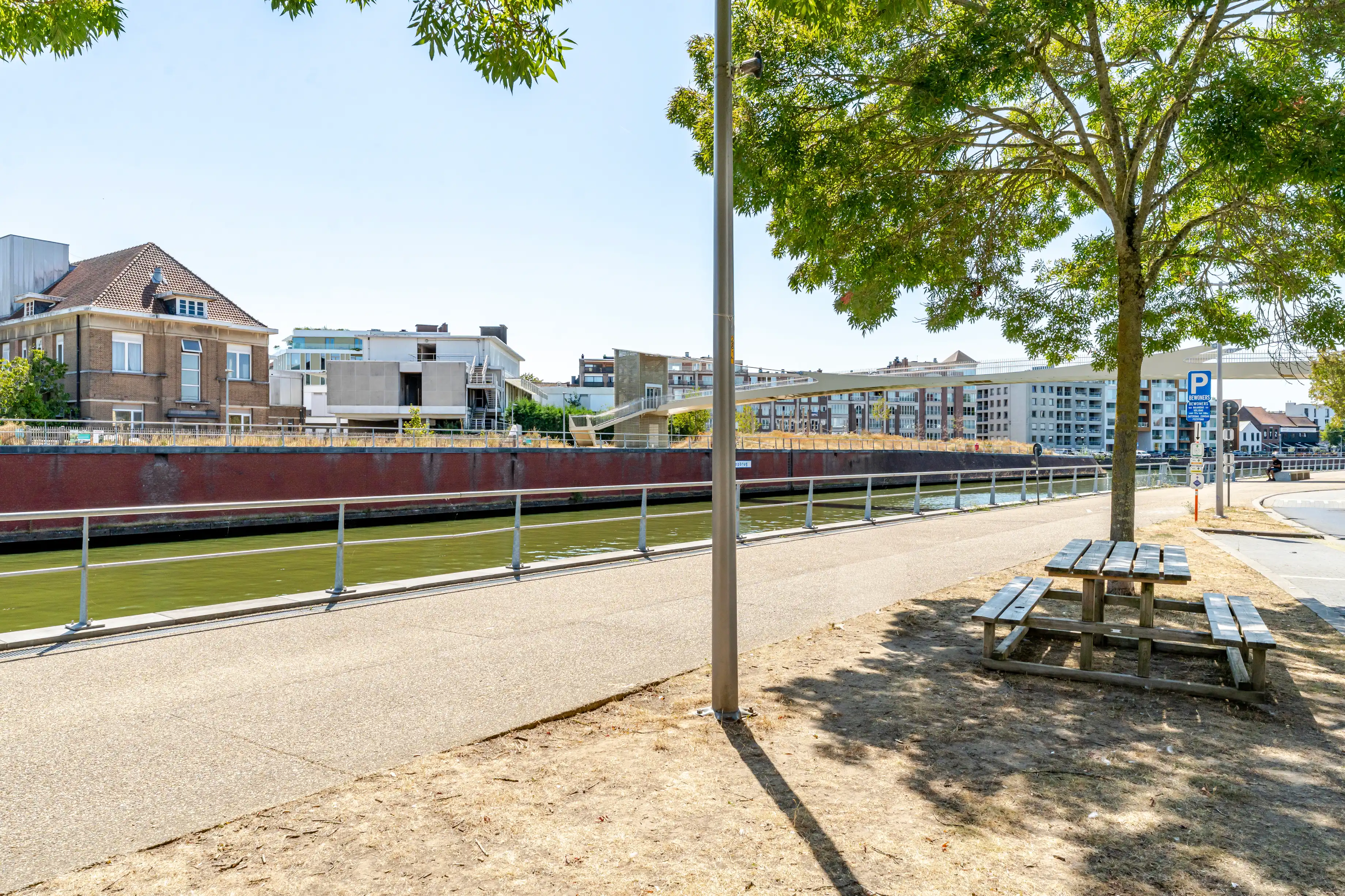 Unieke neogotische stadswoning met zicht op de Leie! foto 18