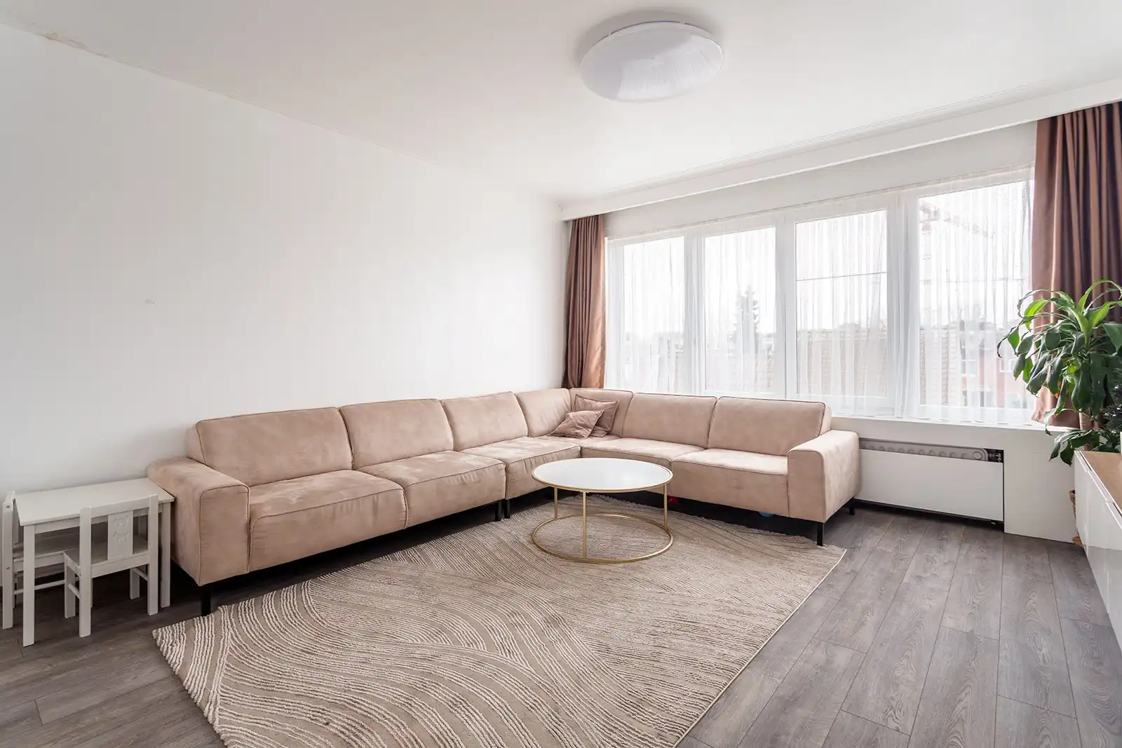 Prachtig gerenoveerd appartement met 3 ruime slaapkamers en terras foto 10