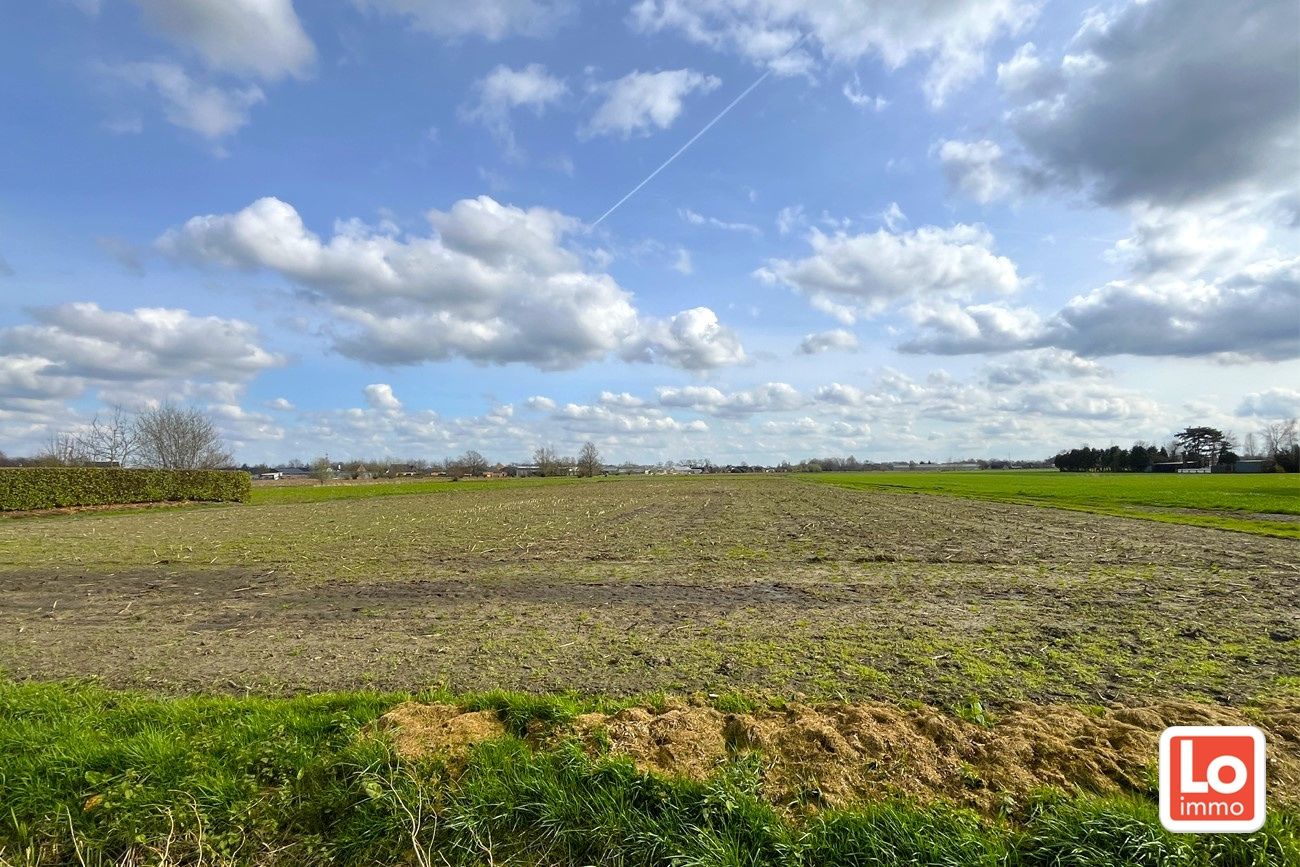 Goed gelegen landbouwgrond in de Voordestraat te Lochristi! foto {{pictureIndex}}