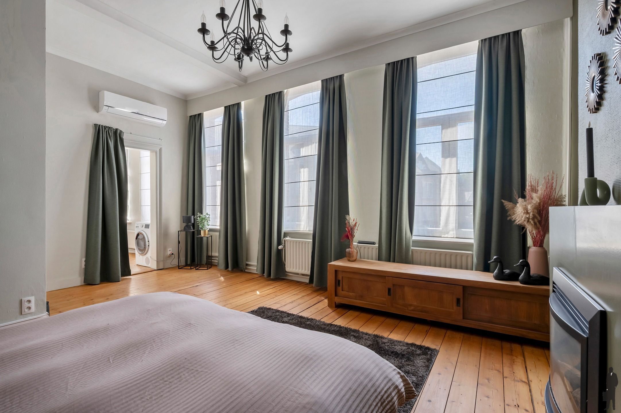 Karaktervol herenhuis met handelsruimte en 6 slaapkamers. foto 23