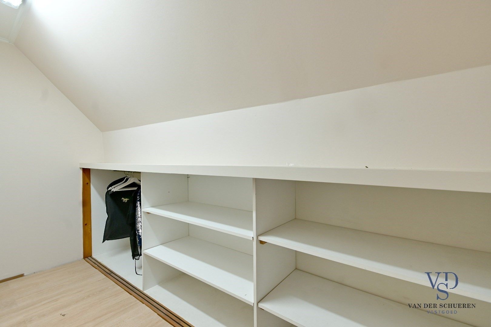 Instapklare woning (2427m²) met stallen. foto 27