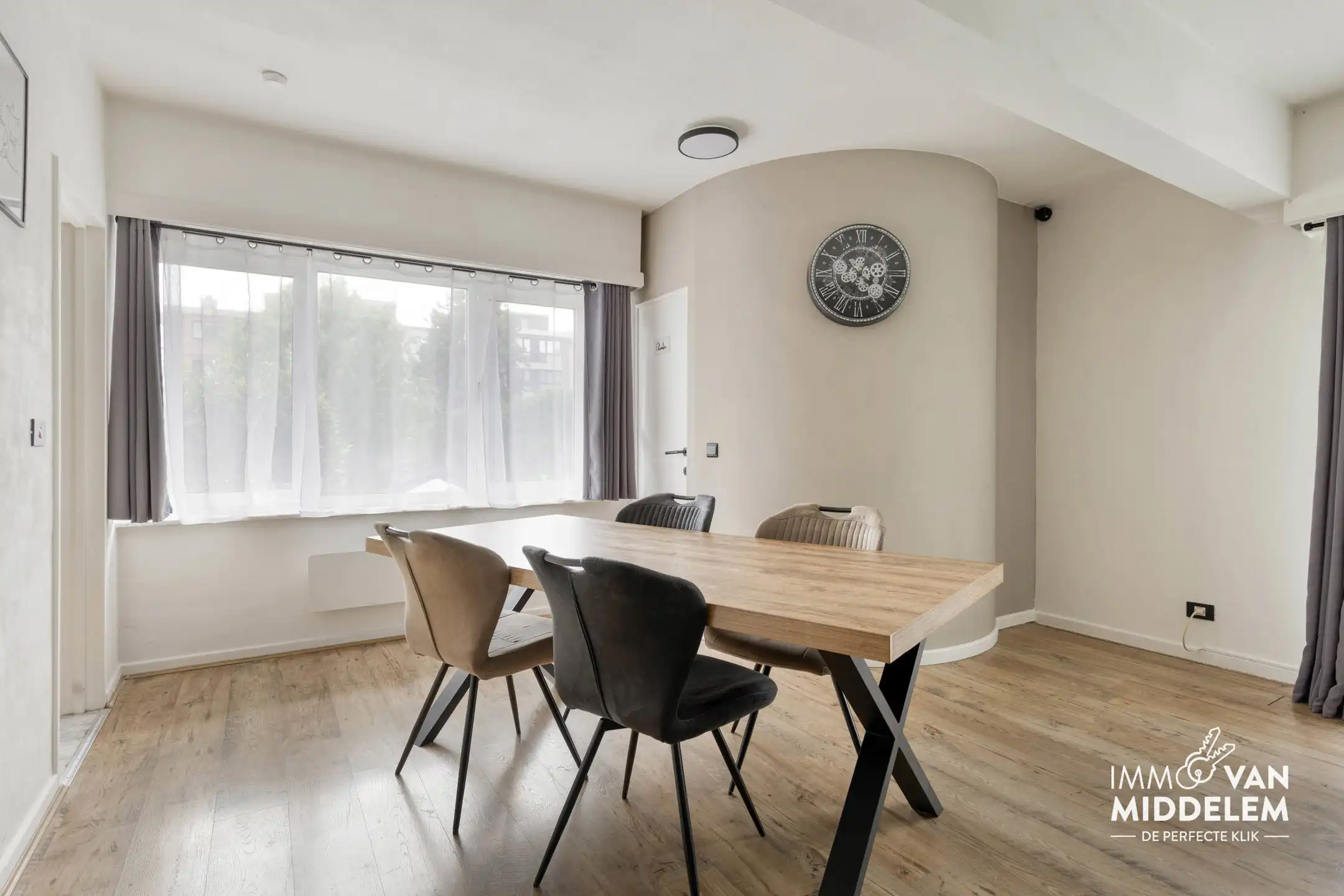 GELIJKVLOERS APPARTEMENT MET 2 KAMERS, TUIN EN GARAGE foto 5