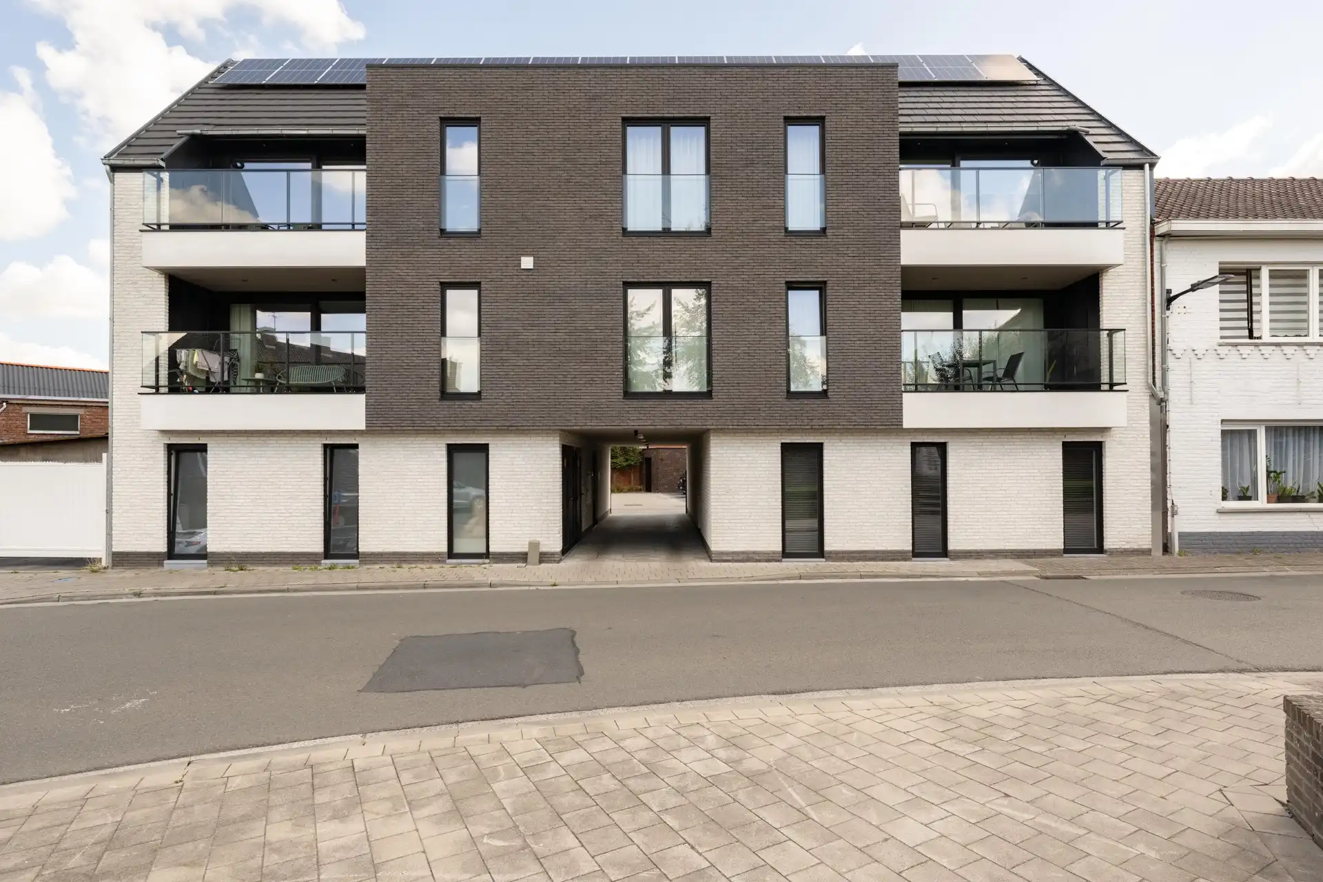 Prachitg Instapklaar appartement met 3 slaapkamers, polyvalente ruimte en terras in Sint-Eloois-Vijve 🏡 foto {{pictureIndex}}