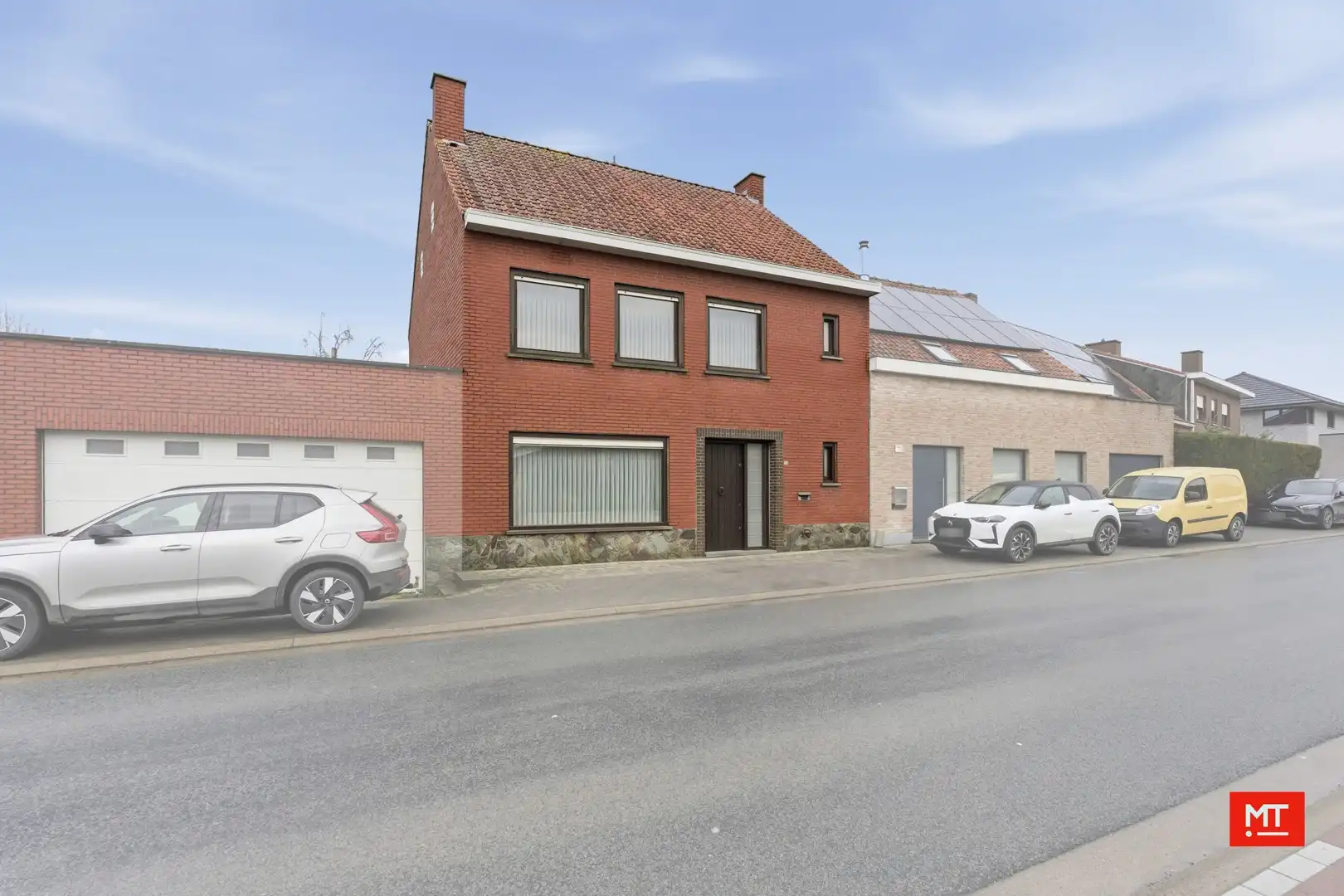 Hoofdfoto van de publicatie: IN OPTIE - Te renoveren woning met 3 slaapkamers (+ mogelijk) en tuin te koop in Moorslede