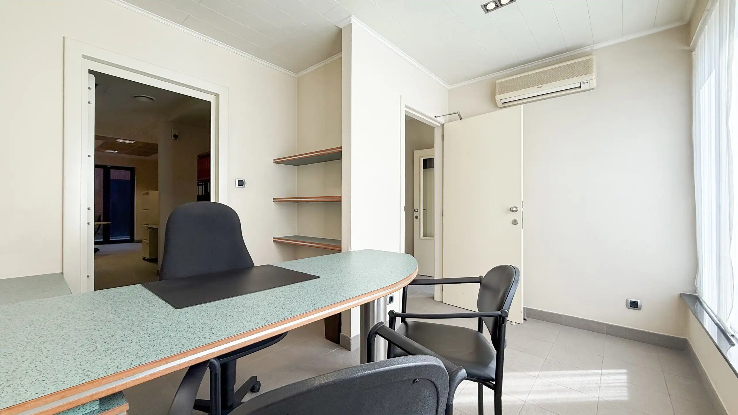 Instapklare kantoorruimte met mogelijkheden te Zolder! foto 17