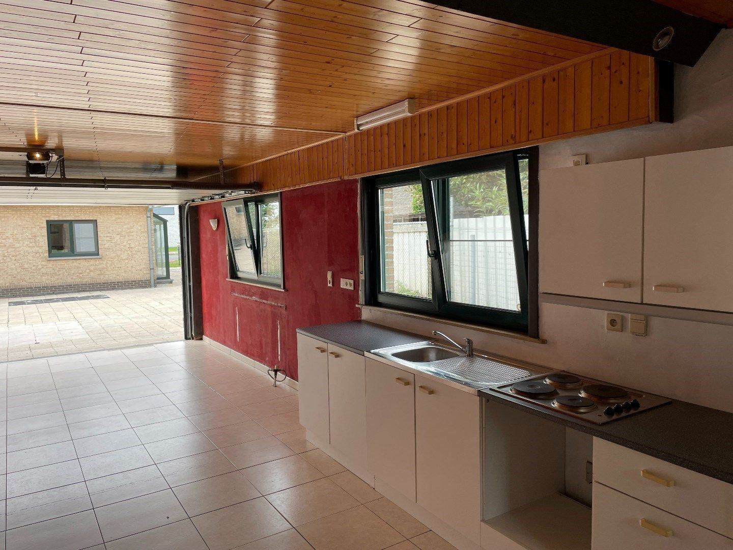 Laagbouwvilla met ruim bijgebouw (garage met studio) foto 17
