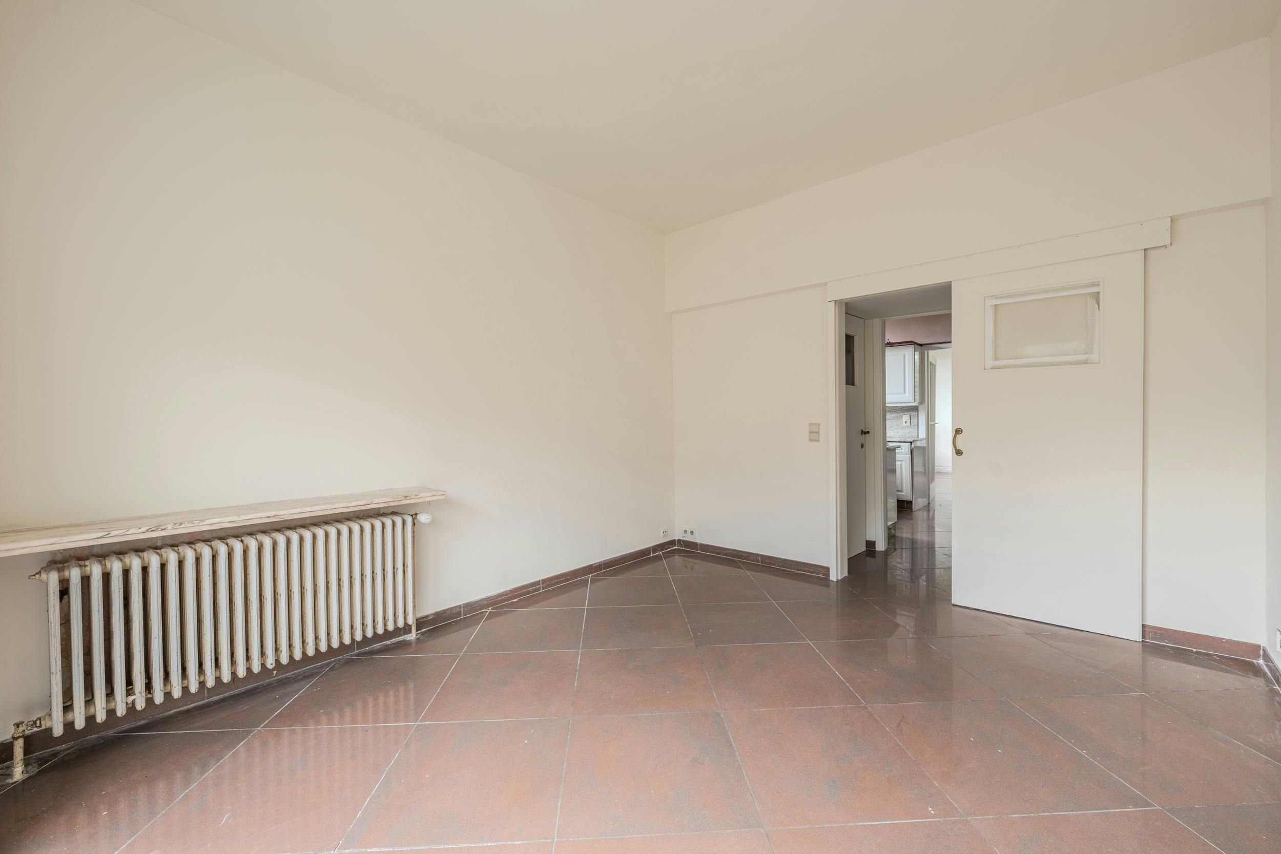 Hoekhuis met veel potentieel te koop te Mariakerke foto 8