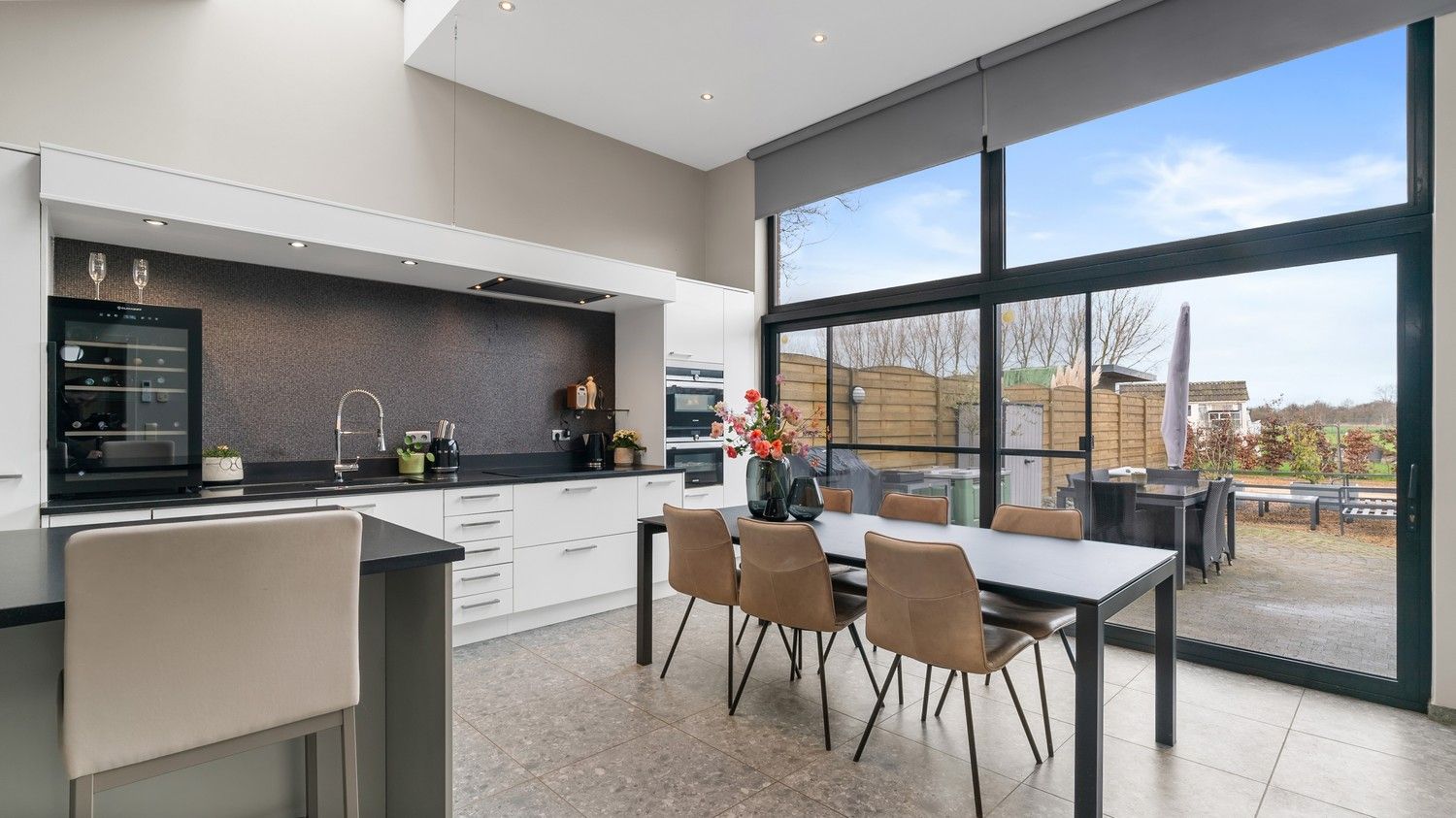 Instapklare woning met 3 slaapkamers en zeer grote tuin foto 7