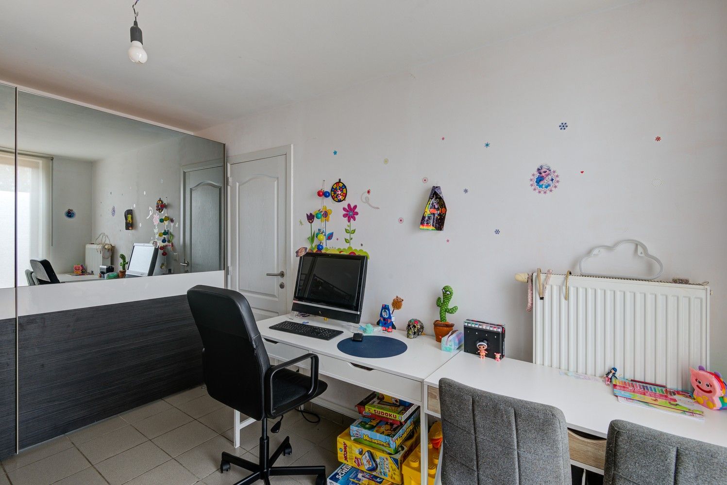 GELIJKVLOERS APPARTEMENT MET 2 SLAAPKAMERS, 2 AUTOSTAANPLAATSEN EN ZONNEPANELEN TE GROTE-SPOUWEN foto 10