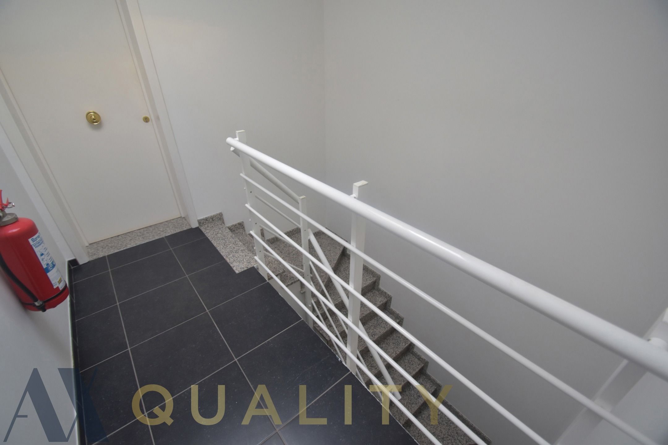 Centr. en rustig gel. energiezuin. 2 slpk.-appt. met terr., staanpl. en berging foto 29