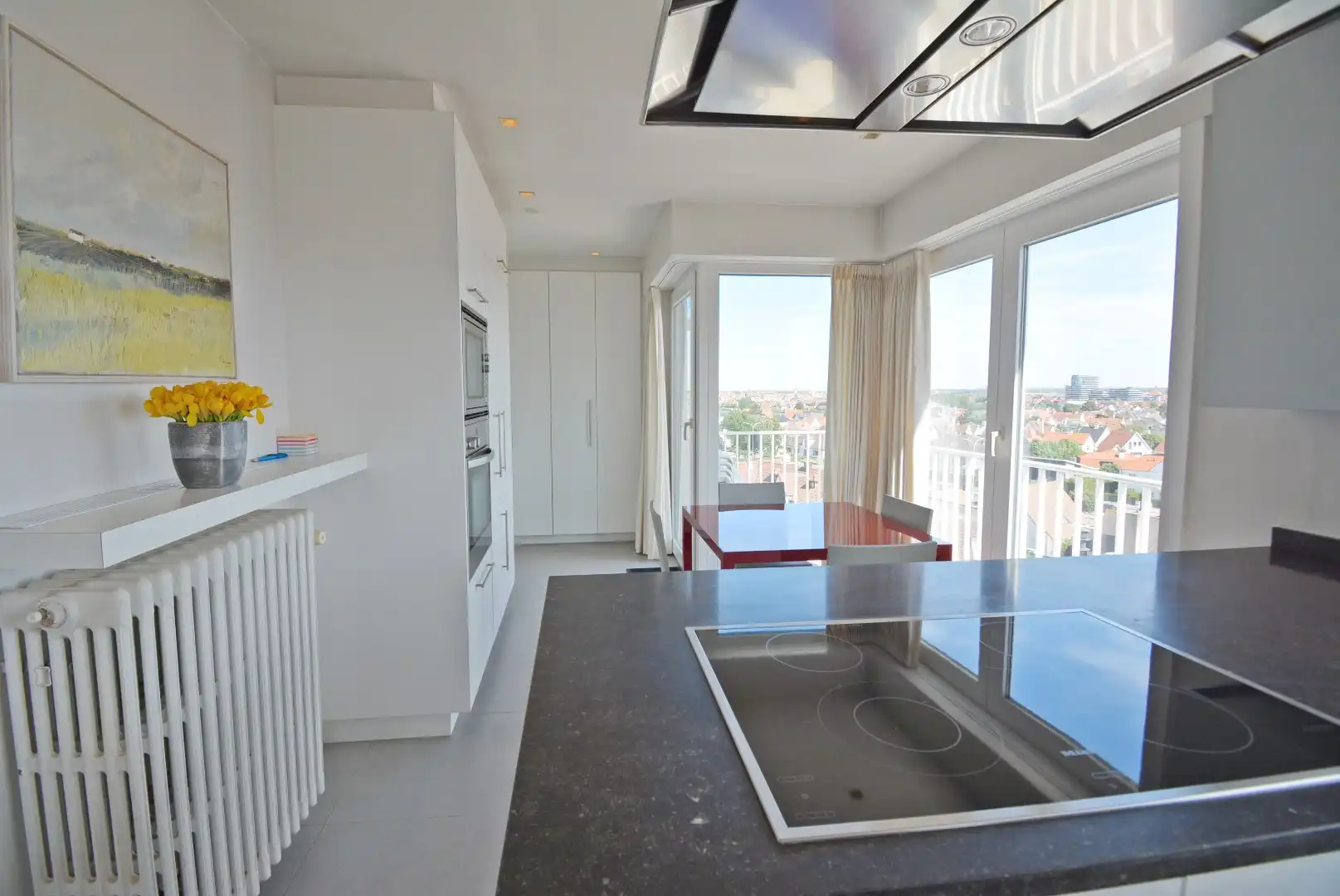 Ruim en lichtrijk hoek appartement met 2 slaapkamers foto 8