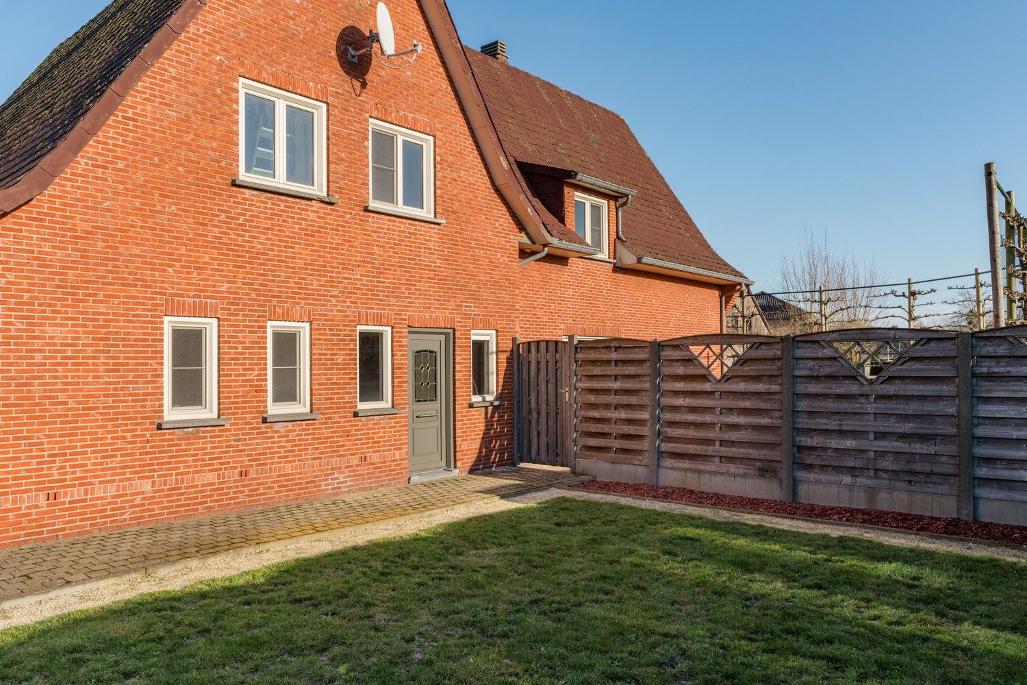 Karaktervolle vrijstaande woning nabij de Nederlandse grens foto 38