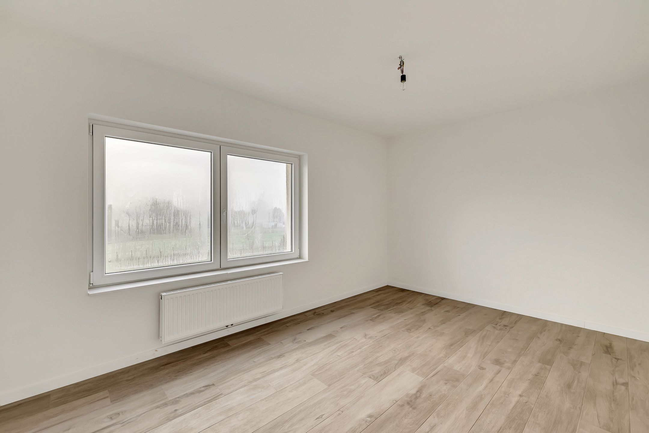 Totaal gerenoveerd appartement met 2 slpks en garage foto 10