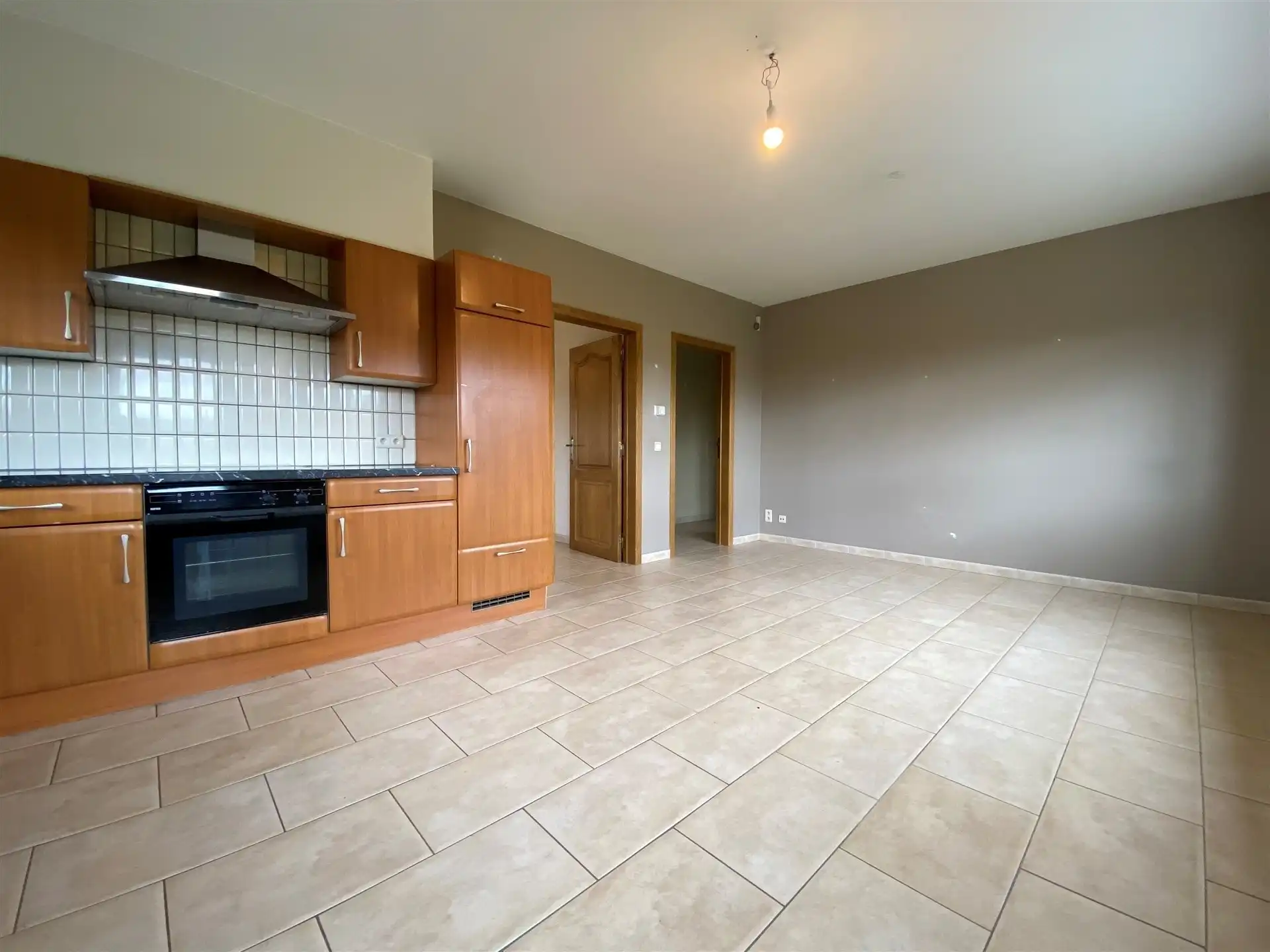 Halfopen woning met 4 slaapkamers en 2 badkamers. foto 5