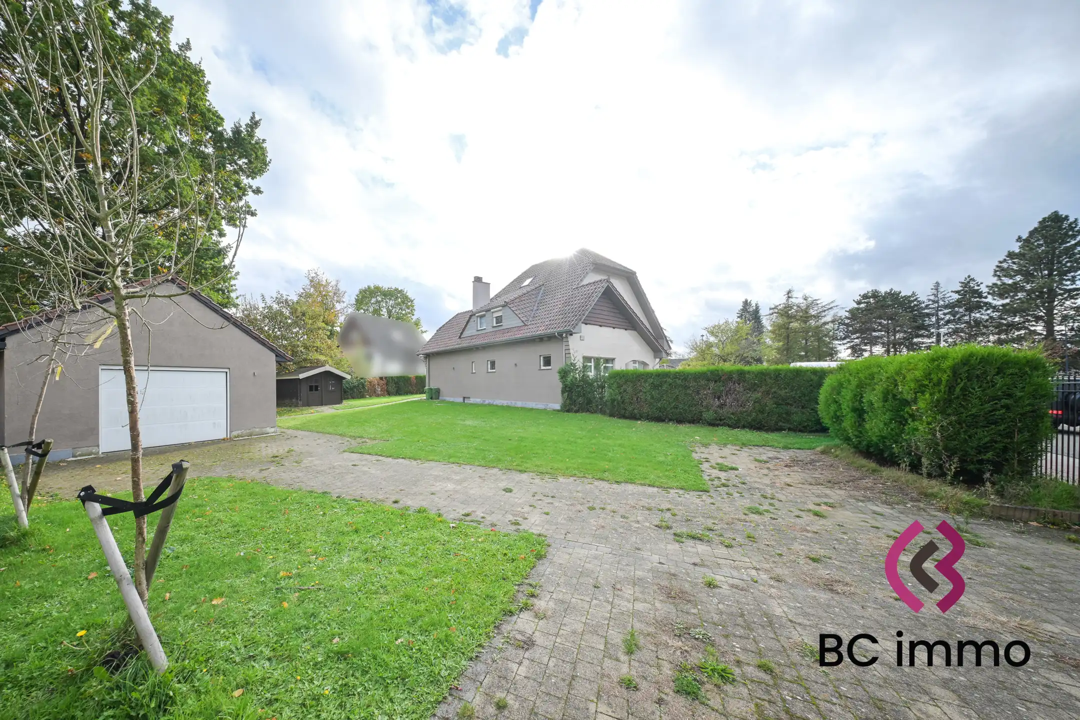 Statige villa met 5 slaapkamers op ruim hoekperceel en uitstekende zichtlocatie in Genk foto 21