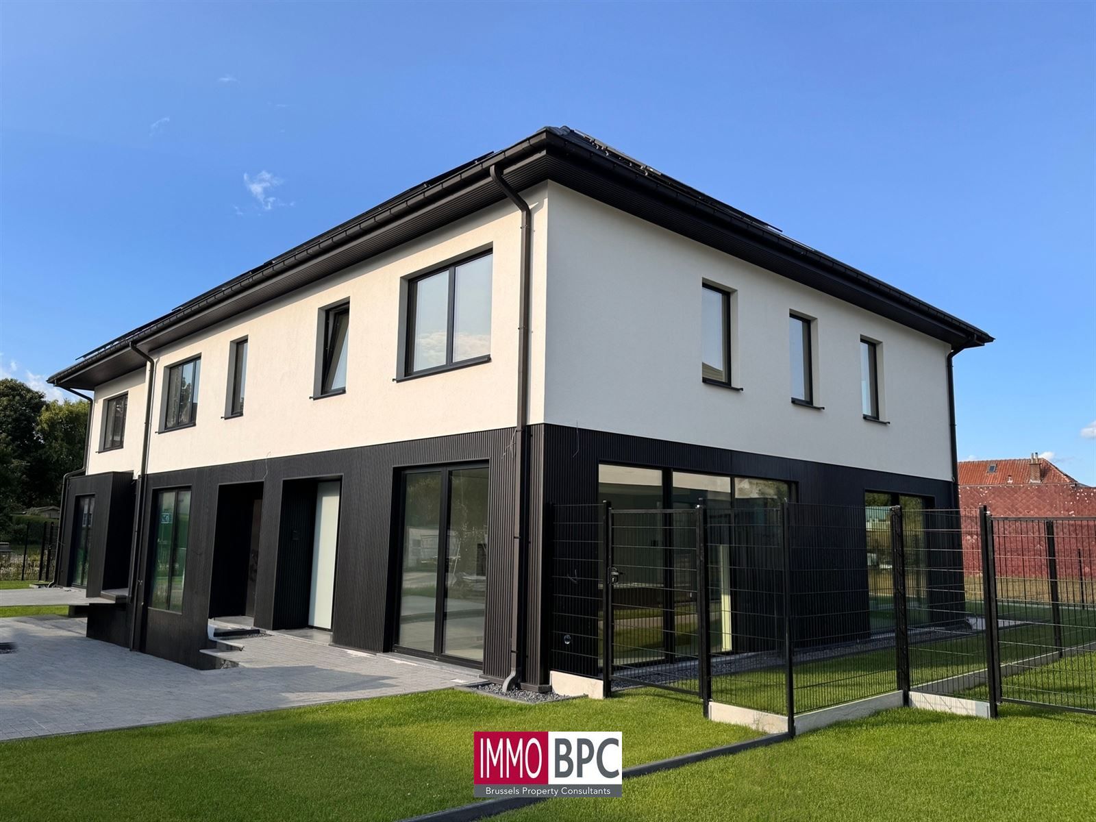 Prachtige nieuwbouwwoning in Wemmel – driegevel met zonnige tuin, hoogwaardige afwerking en extra’s! foto {{pictureIndex}}
