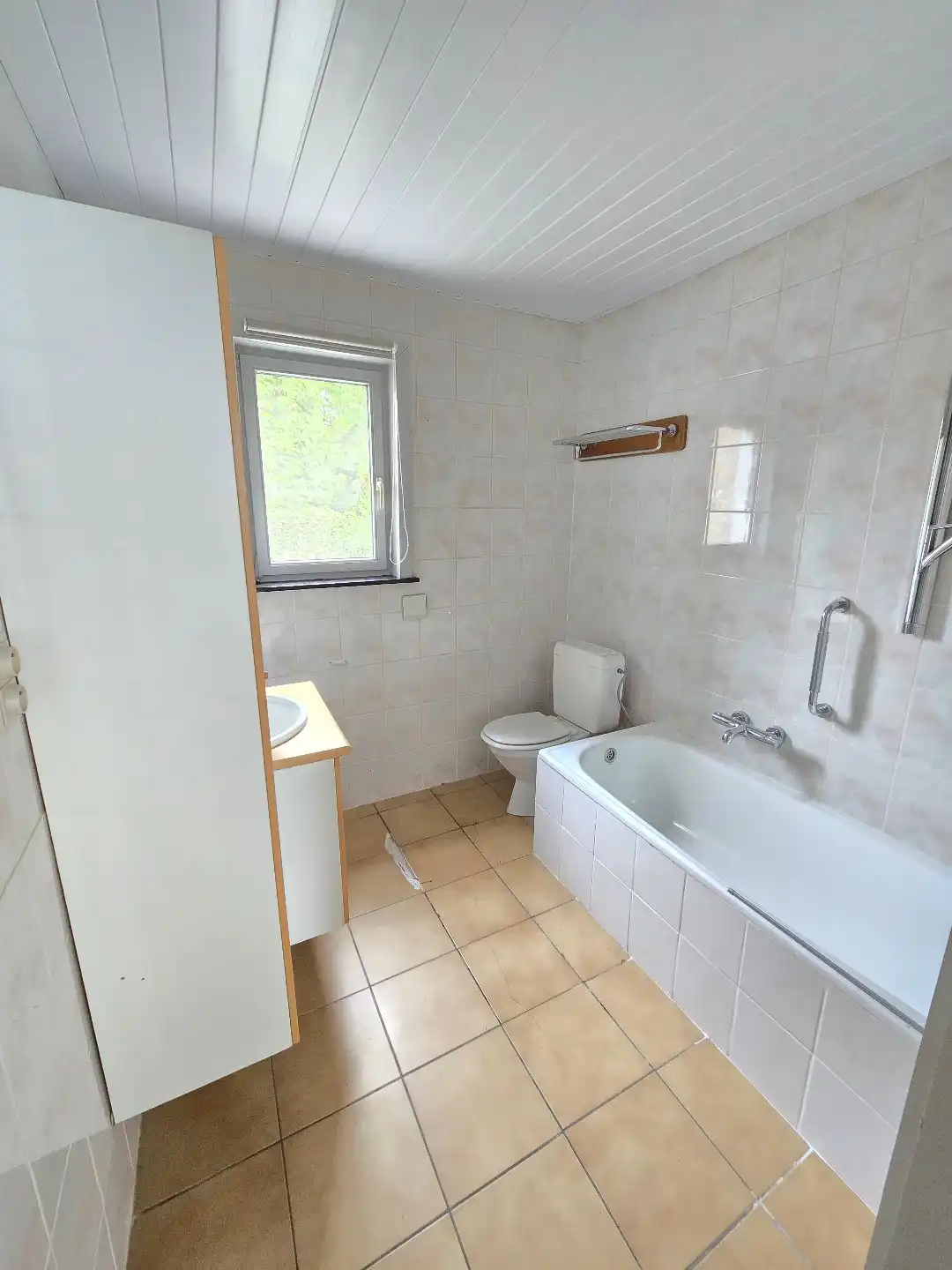 Te renoveren woning met 4 slpk's + loods te Wulpen foto 6