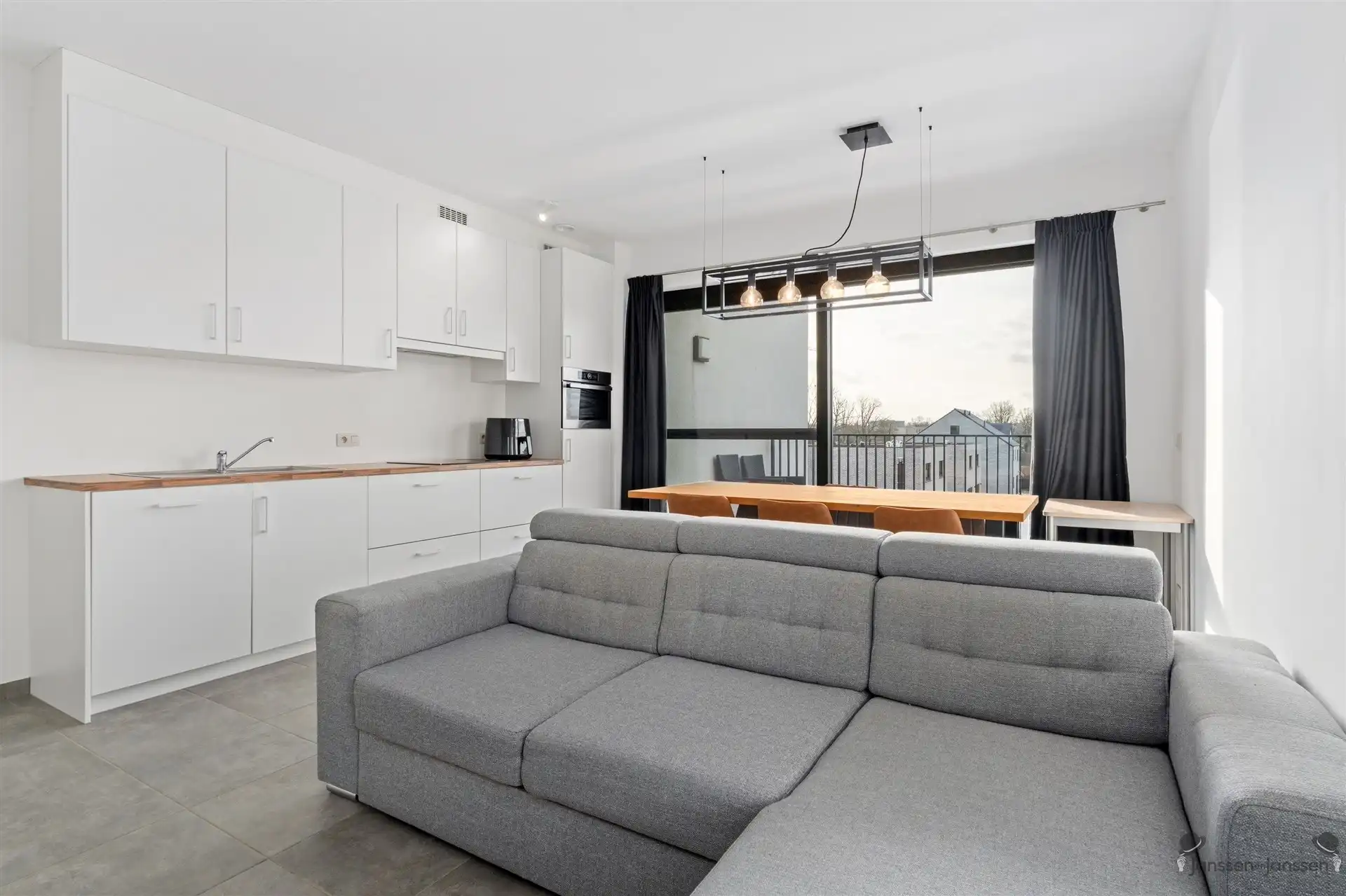 Volledig afgewerkt BEN appartement (2de verd.) met garage foto 7