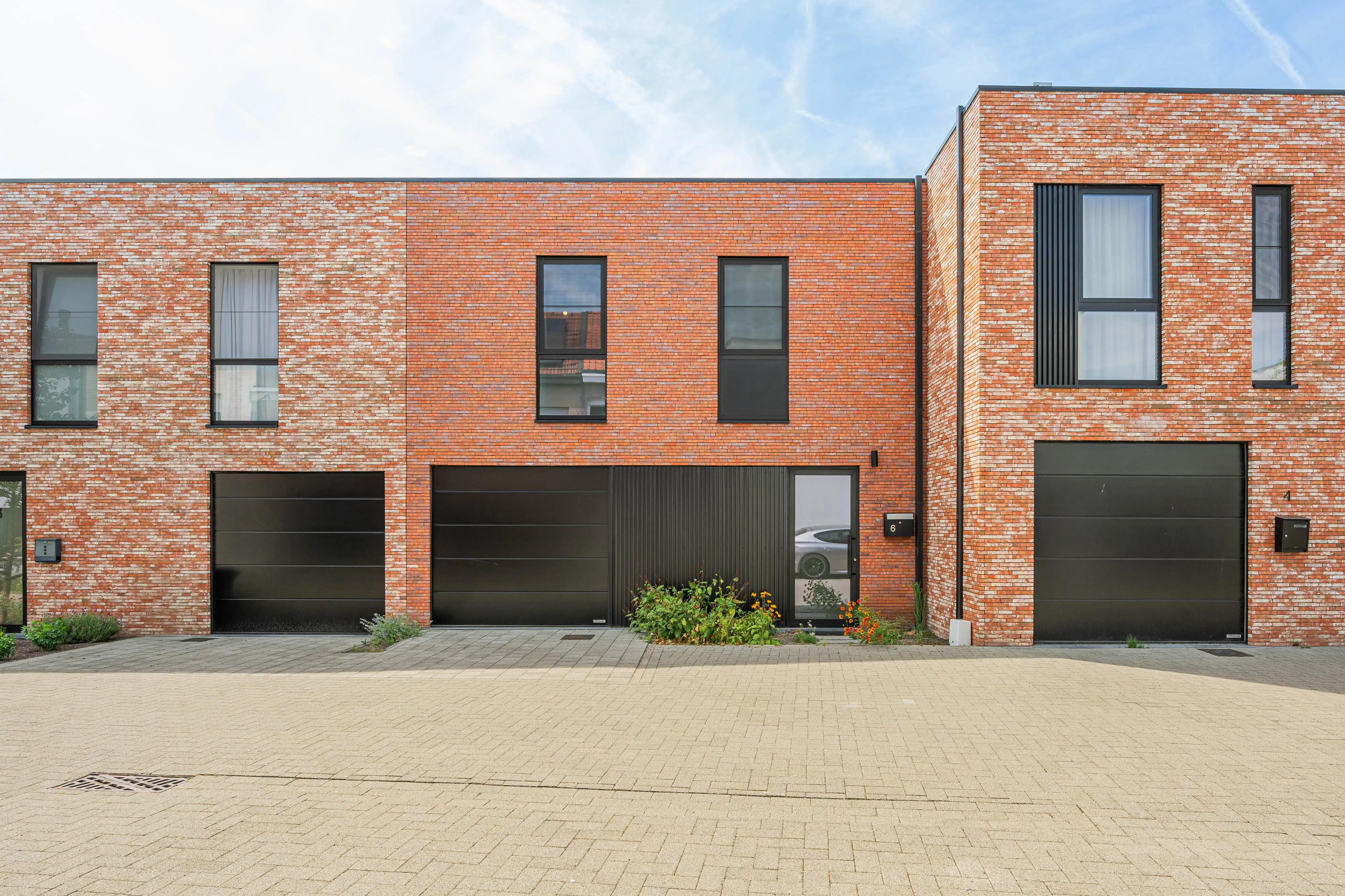 Recente energiezuinige woning in hartje Terhagen! foto {{pictureIndex}}