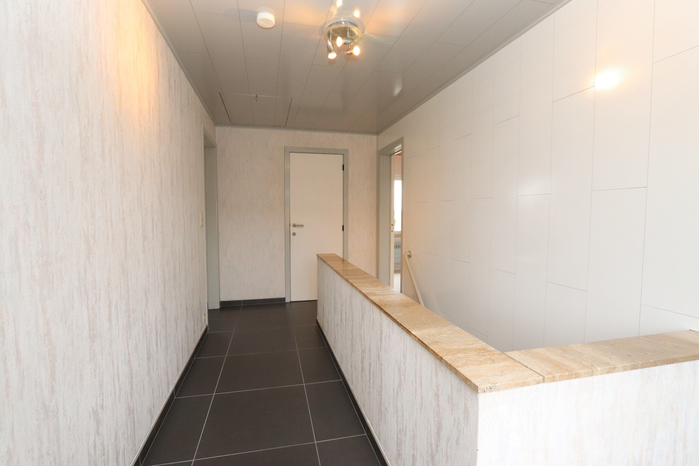 GEZINSWONING MET 4 SLAAPKAMERS EN GARAGE foto 14