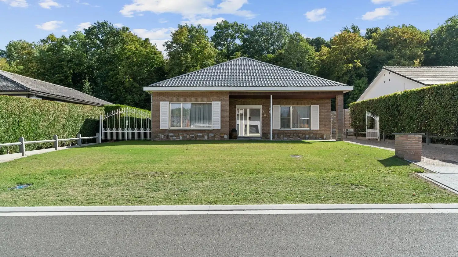 Gelijkvloerse woning met 3 slaapkamers en mooie tuin te Nieuwerkerken foto 2