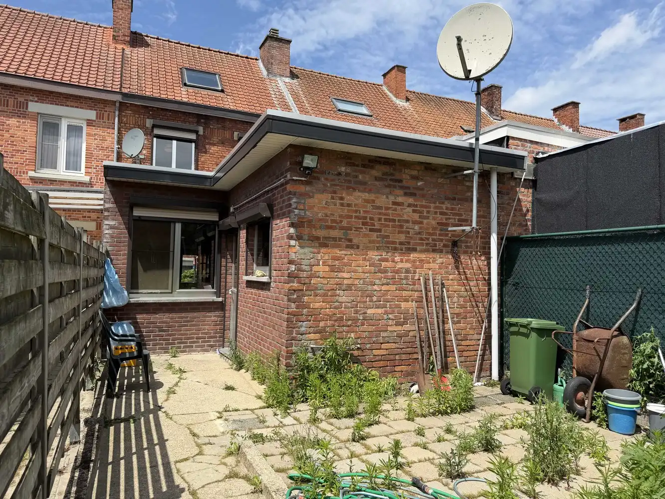 Rustig gelegen wijkwoning met zongerichte tuin foto 9
