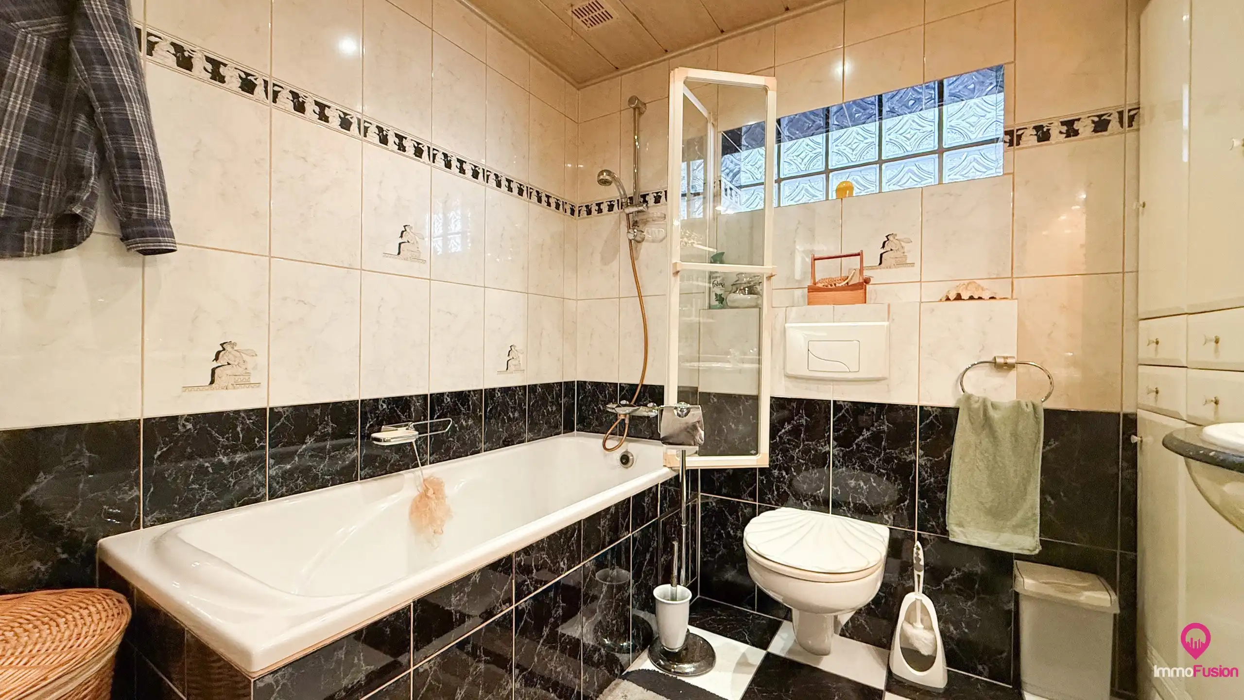 Deels gerenoveerde woning met groot perceel van ca 13are! foto 15