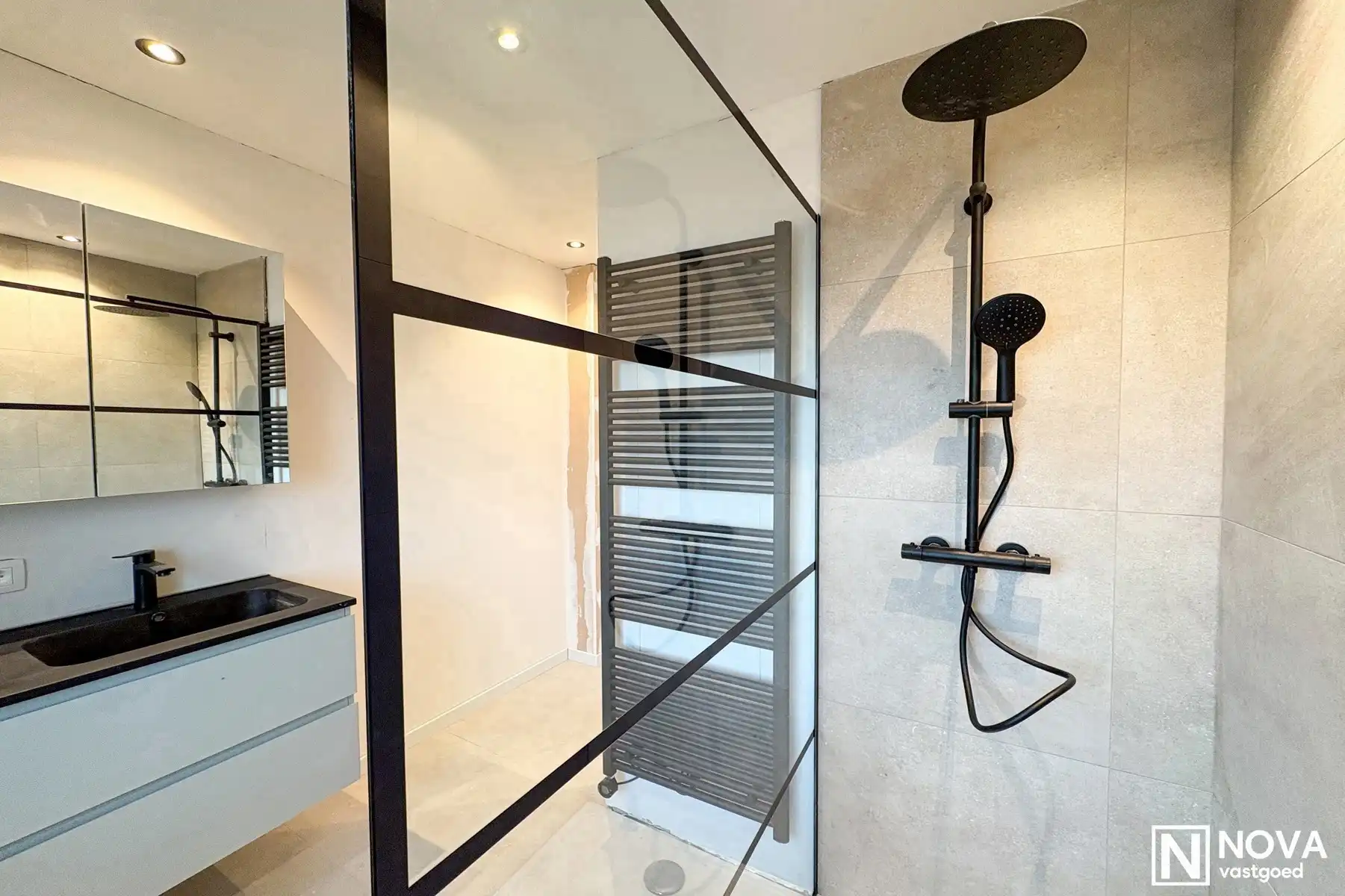 Volledig vernieuwde woning met 3 slaapkamers en tuin. foto 7