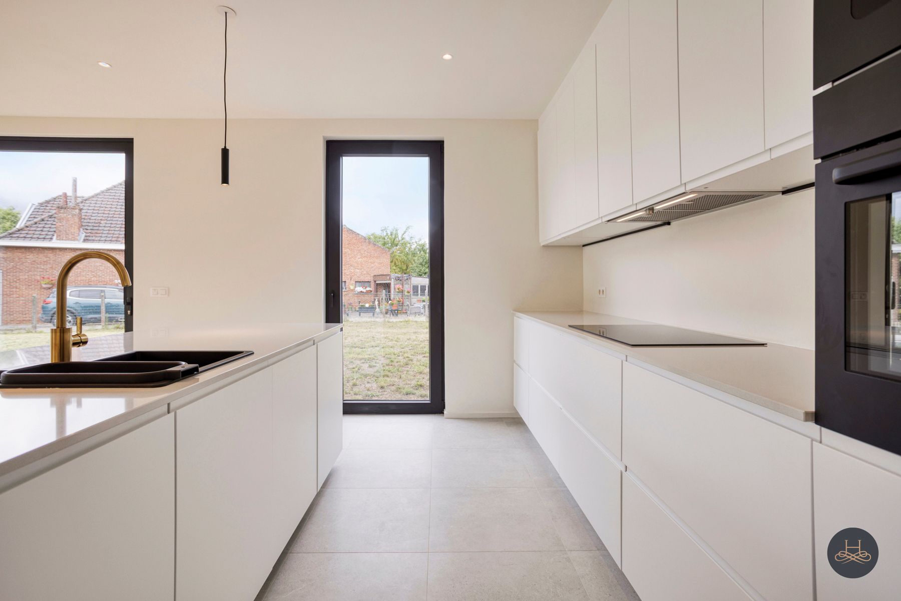 Ruime gezinswoning met vijf slaapkamers foto 5