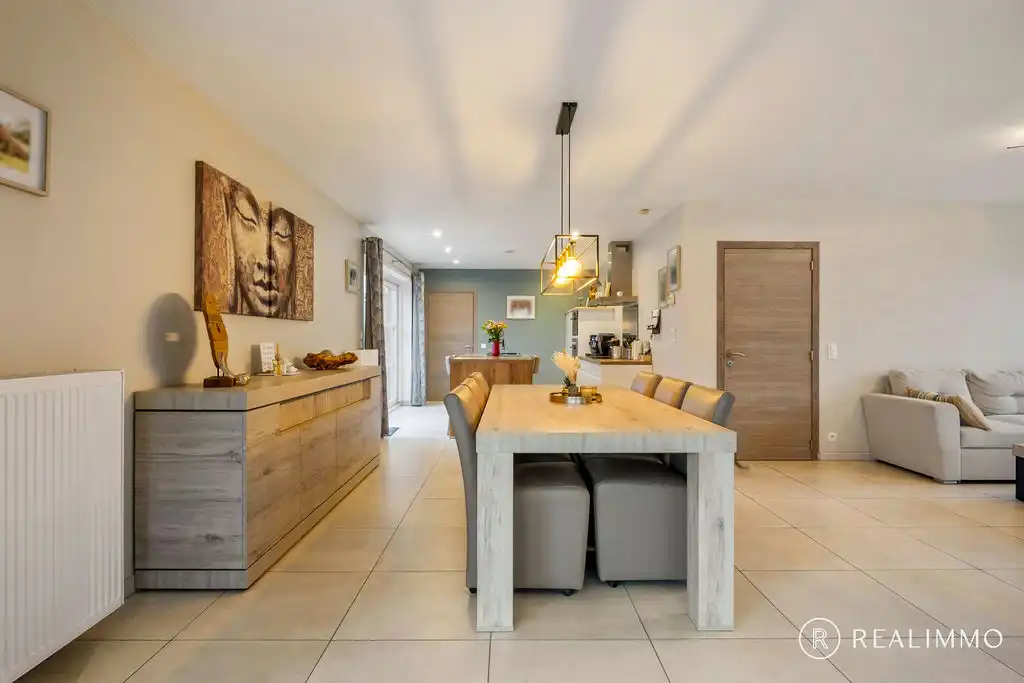 Ruime hedendaagse villa met zwembad in een gegeerde residentiële omgeving foto 8