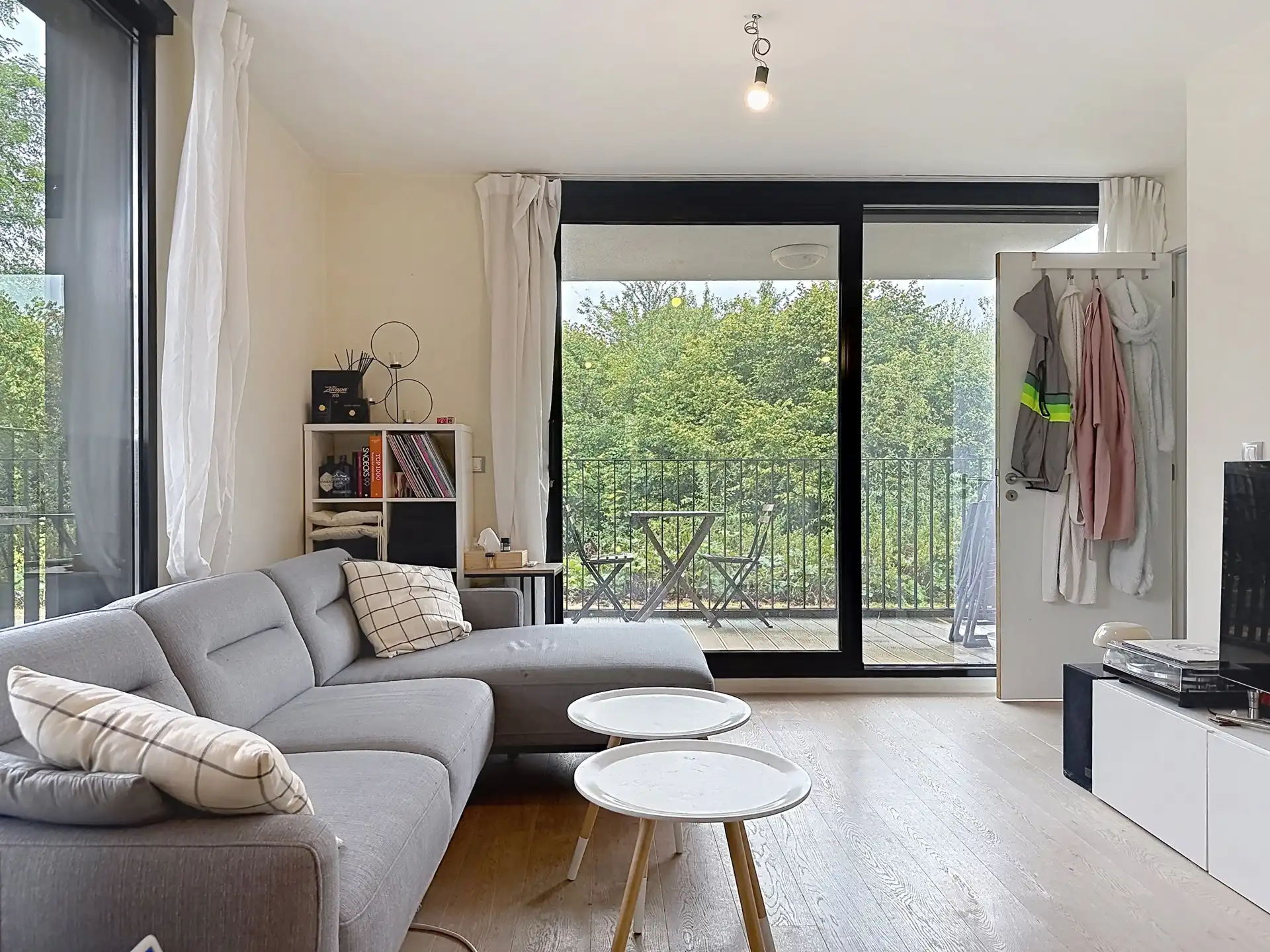 Modern 2 slaapkamer appartement gelegen op rustige site foto {{pictureIndex}}