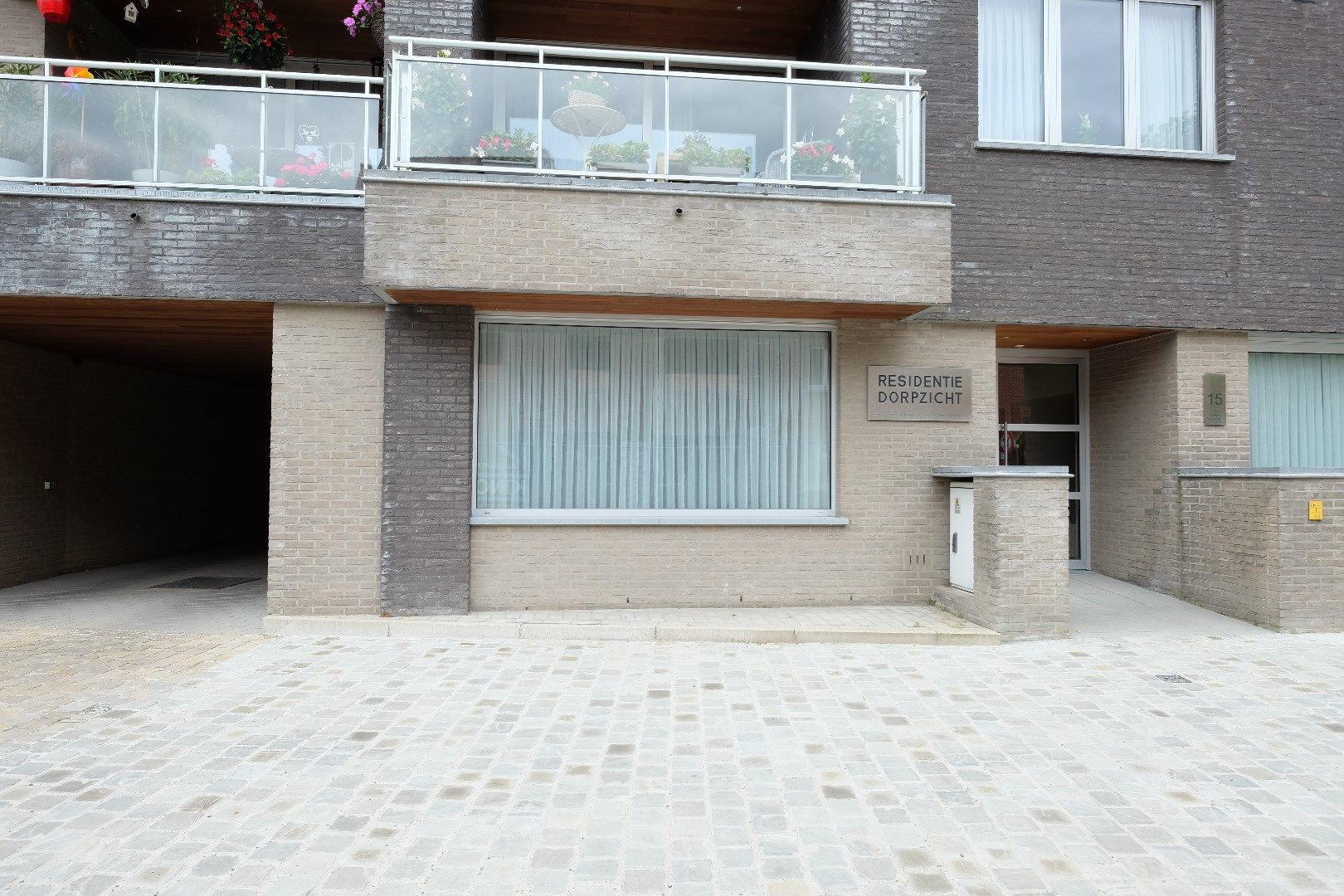 Gelijkvloers appartement op marktplein Gits foto 2