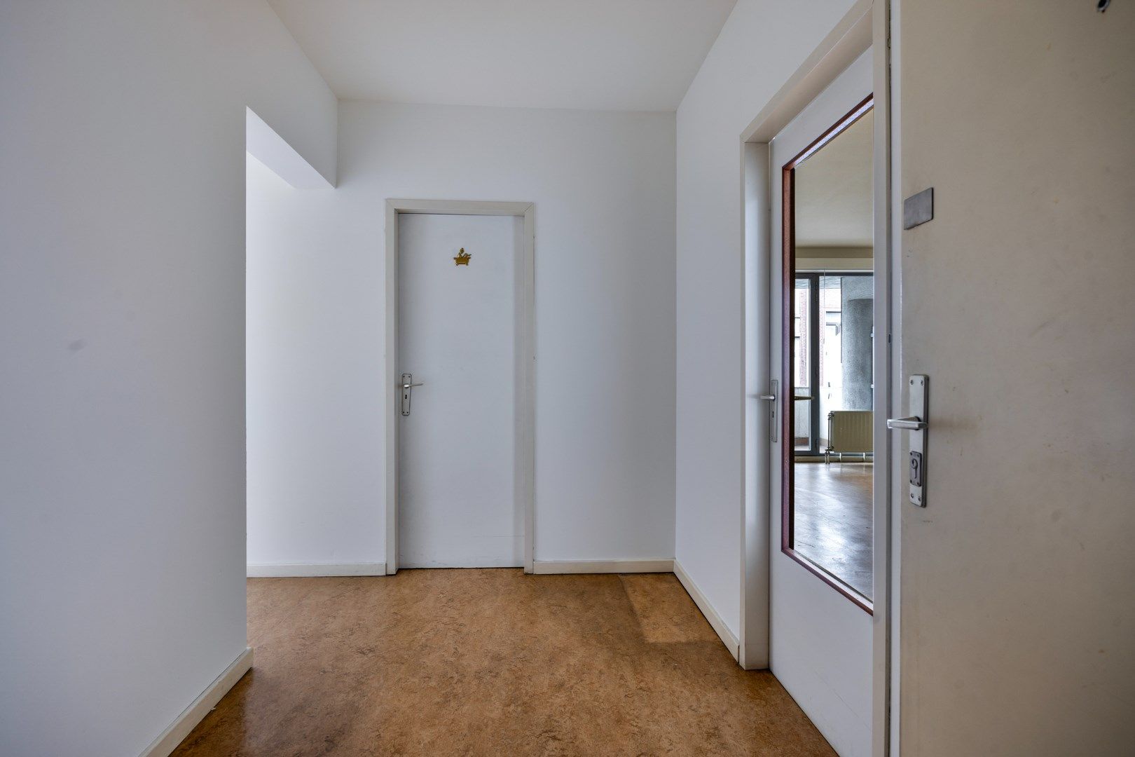 Op te frissen 1-slaapkamer-appartement in het bruisende Schaarbeek foto 2