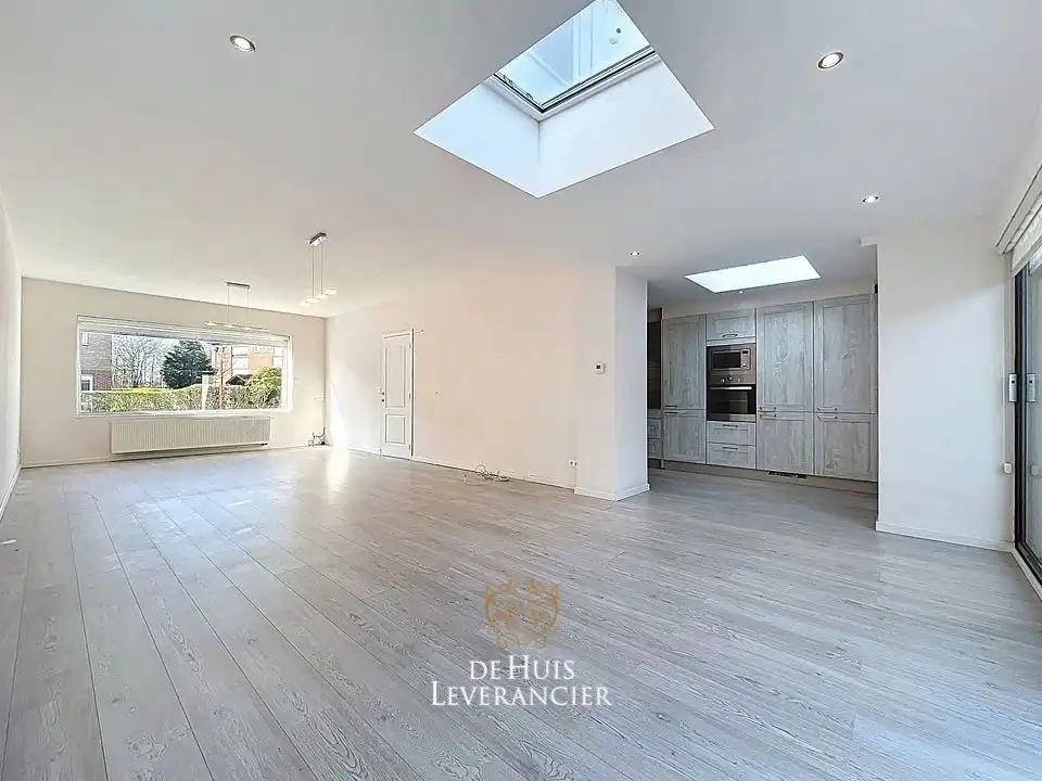 Ruimtelijke rijwoning met tuin en garage in de Altenawijk foto 10