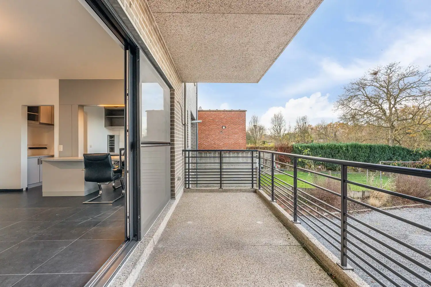 Recente, polyvalente en lichtrijke handelsruimte met 3 private autostaanplaatsen op een commercieel gunstige ligging te Kessel-Lo! foto 12