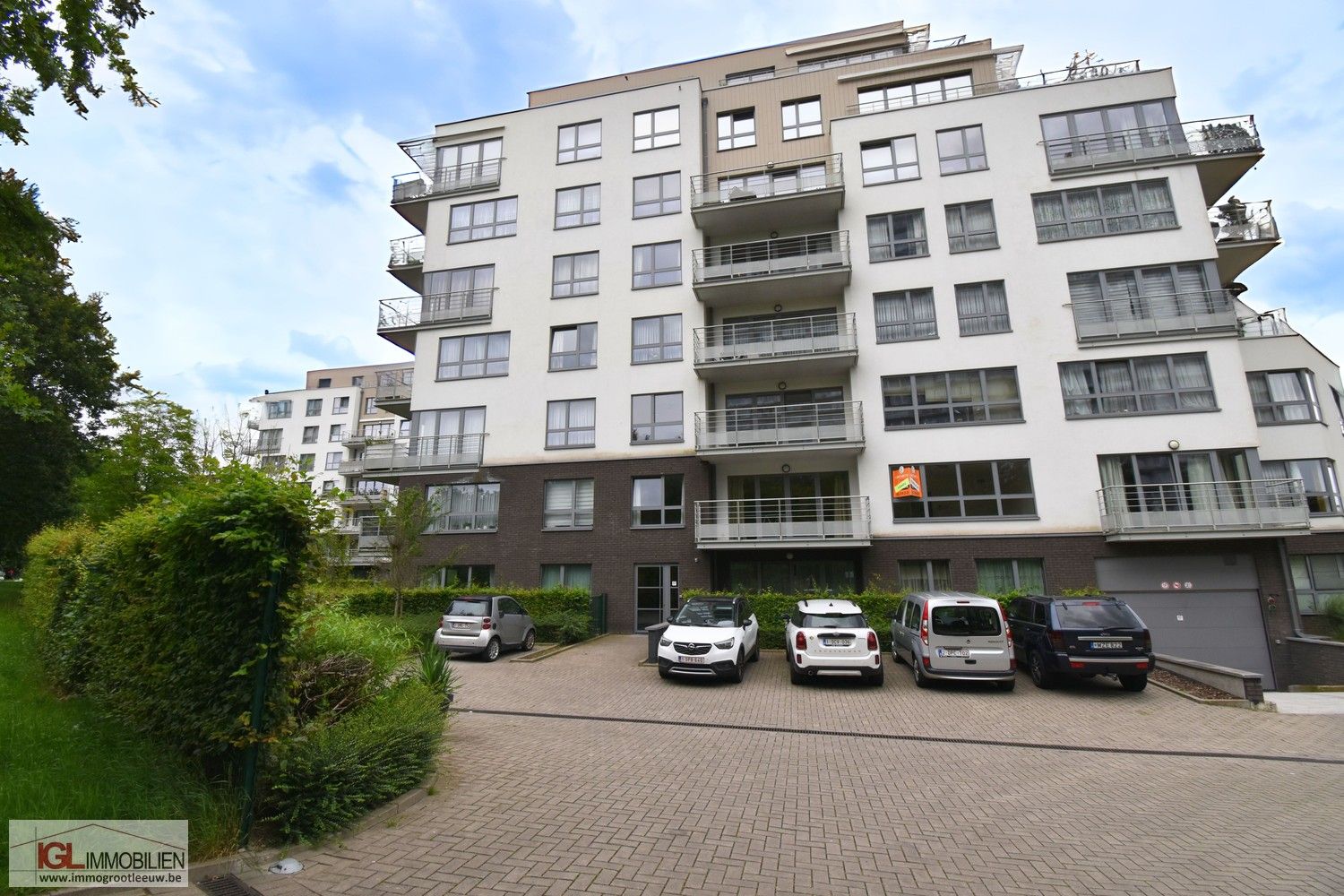 Recente 1 kamer appartement met terras en staanplaats. foto 14