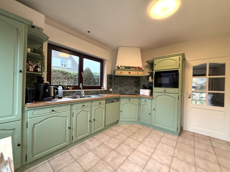 Instapklare halfopen woning met tuin nabij Sint-Pietersstation foto 8