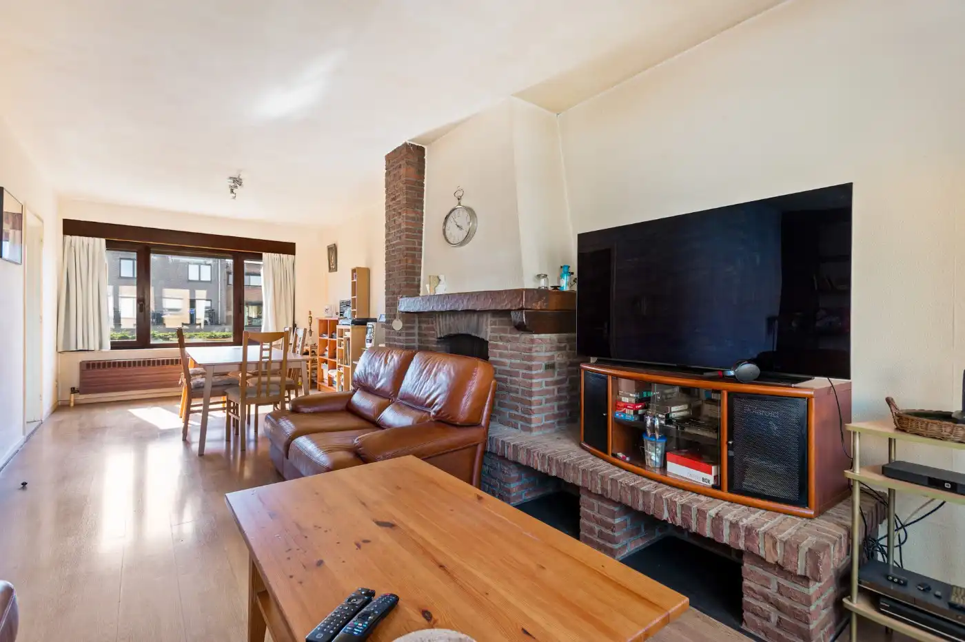 Op te frissen woning met 3 slpk., inpandige garage en west-tuin foto 5