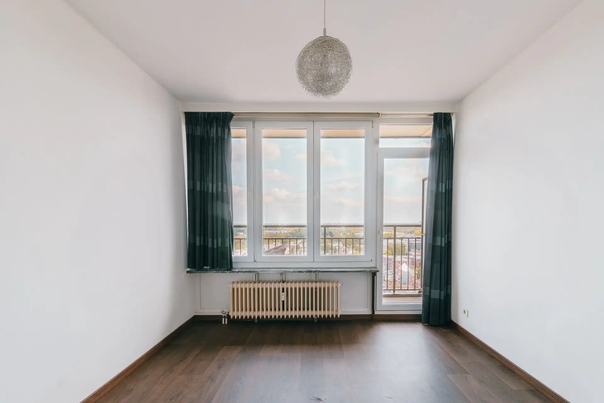 Licht appartement met panoramisch uitzicht in Wilrijk foto 9