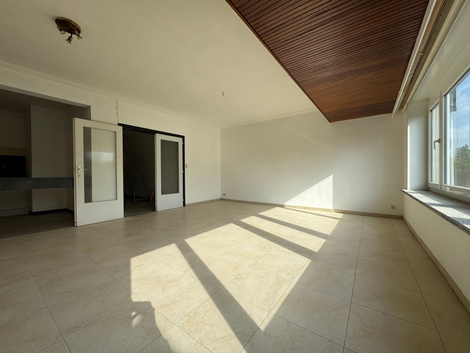 Te huur: ruim appartement aan de rand van centrum Aalst foto 4