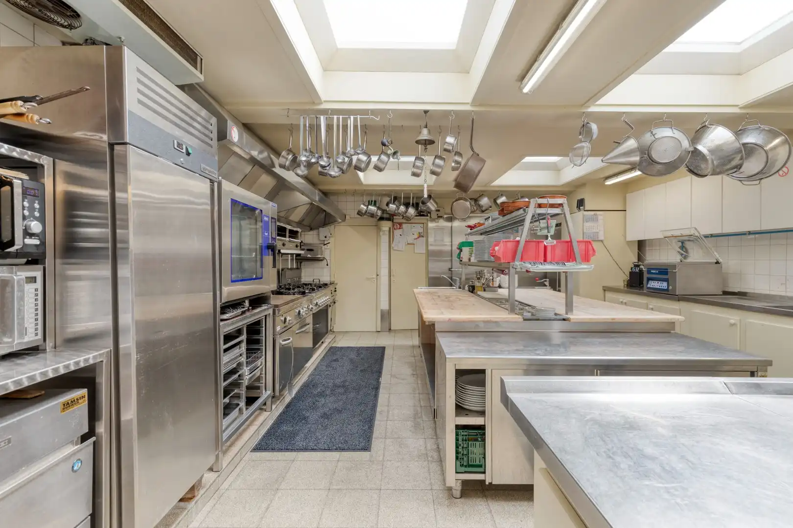Investeringseigendom met volledig uitgerust restaurant en twee bijkomende woonentiteiten op de Zeedijk van Zeebrugge foto 10