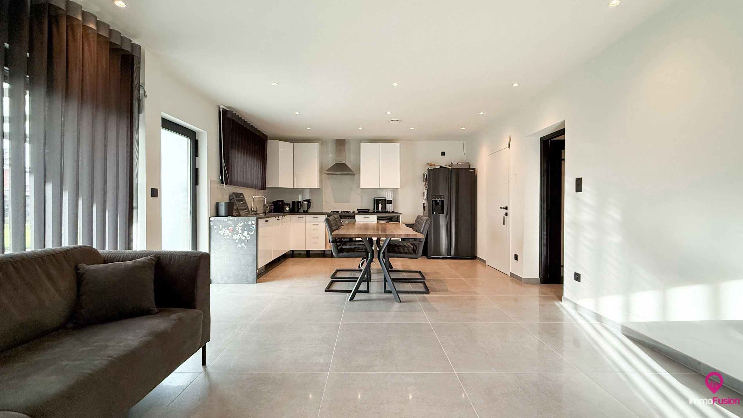 Instapklare, volledig gerenoveerde woning met 4 slaapkamers! foto 7