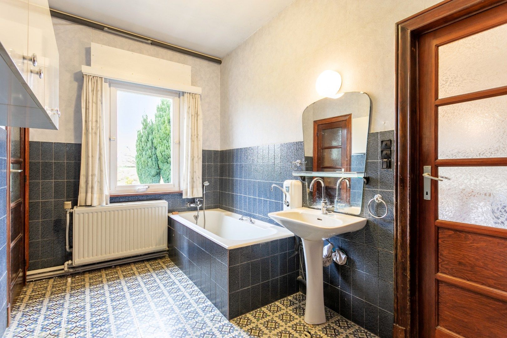 Karaktervolle woonst met 5 slaapkamers, ruim perceel en mogelijkheden voor vrij beroep foto 7