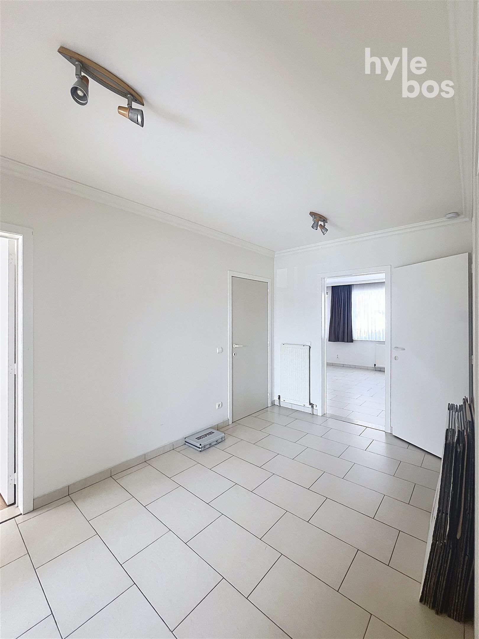 Gelijkvloers 3 slaapkamer appartement met tuin en garage foto 6