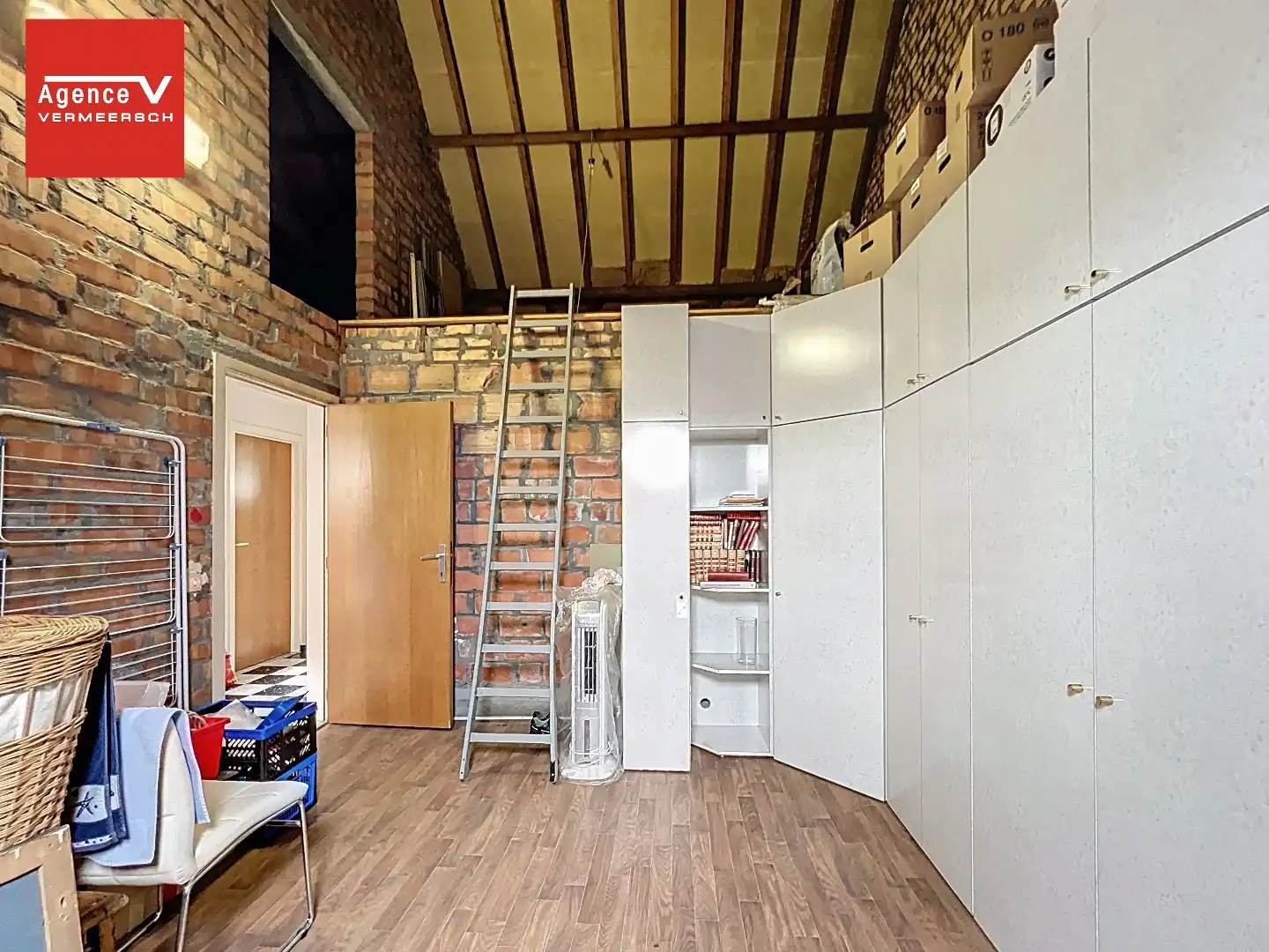 Verkocht ruim boven vraagprijs! Instapklare ruime bel-etagewoning met oprit, inpandige garage en zonnige tuin. foto 18